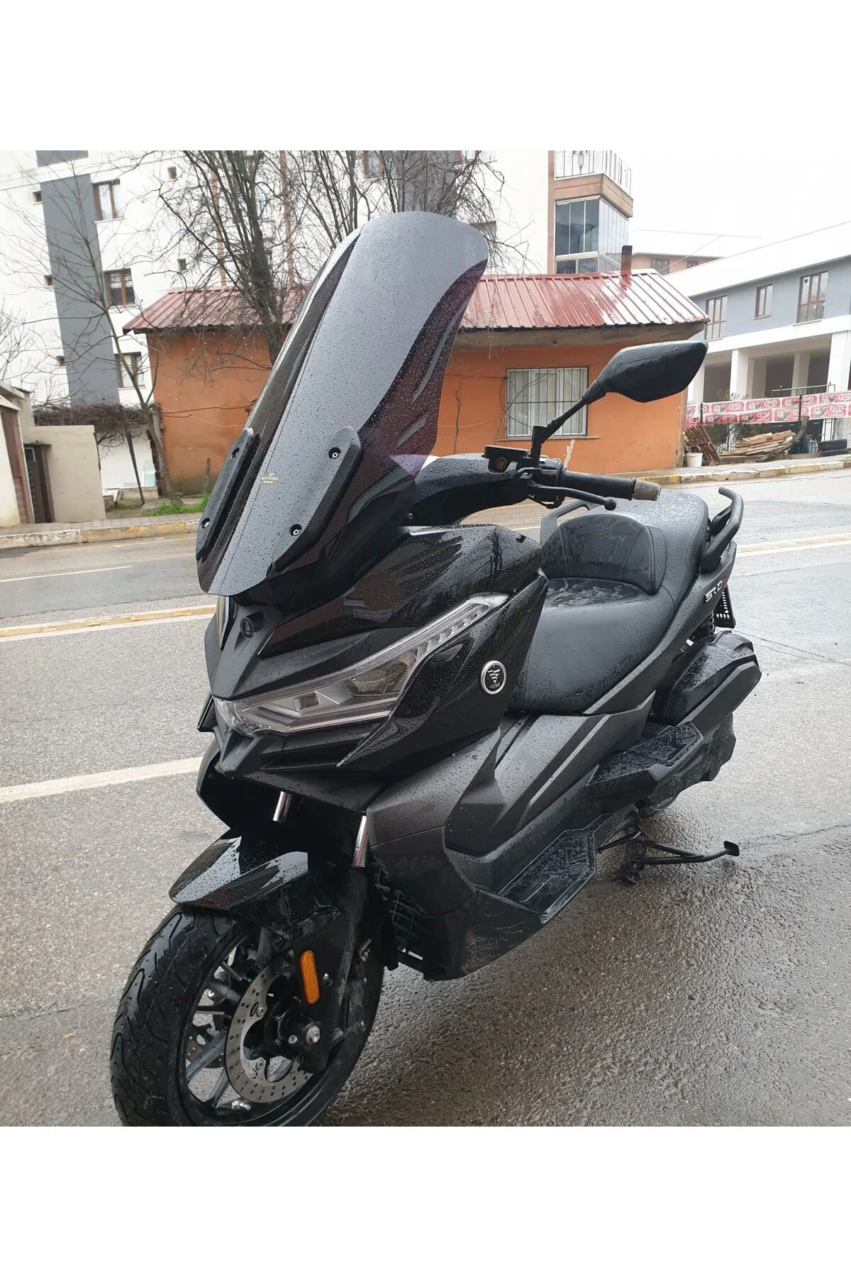 Voge SR4 Ön Cam 2022-2026 Model 78cm Siyah Renkli 4mm UZUN İADESİ