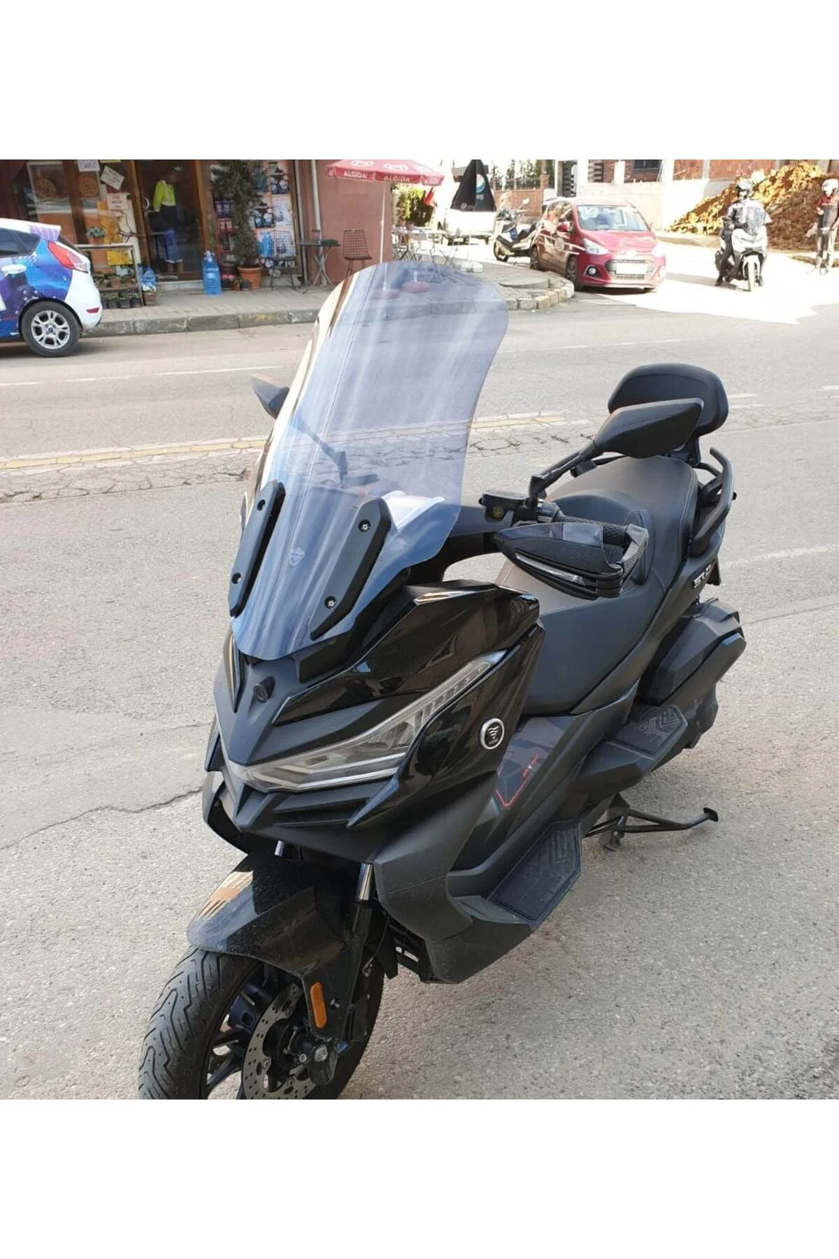Voge SR4 Ön Cam 2022-2026 Model 70cm Füme Renkli 4mm UZUN