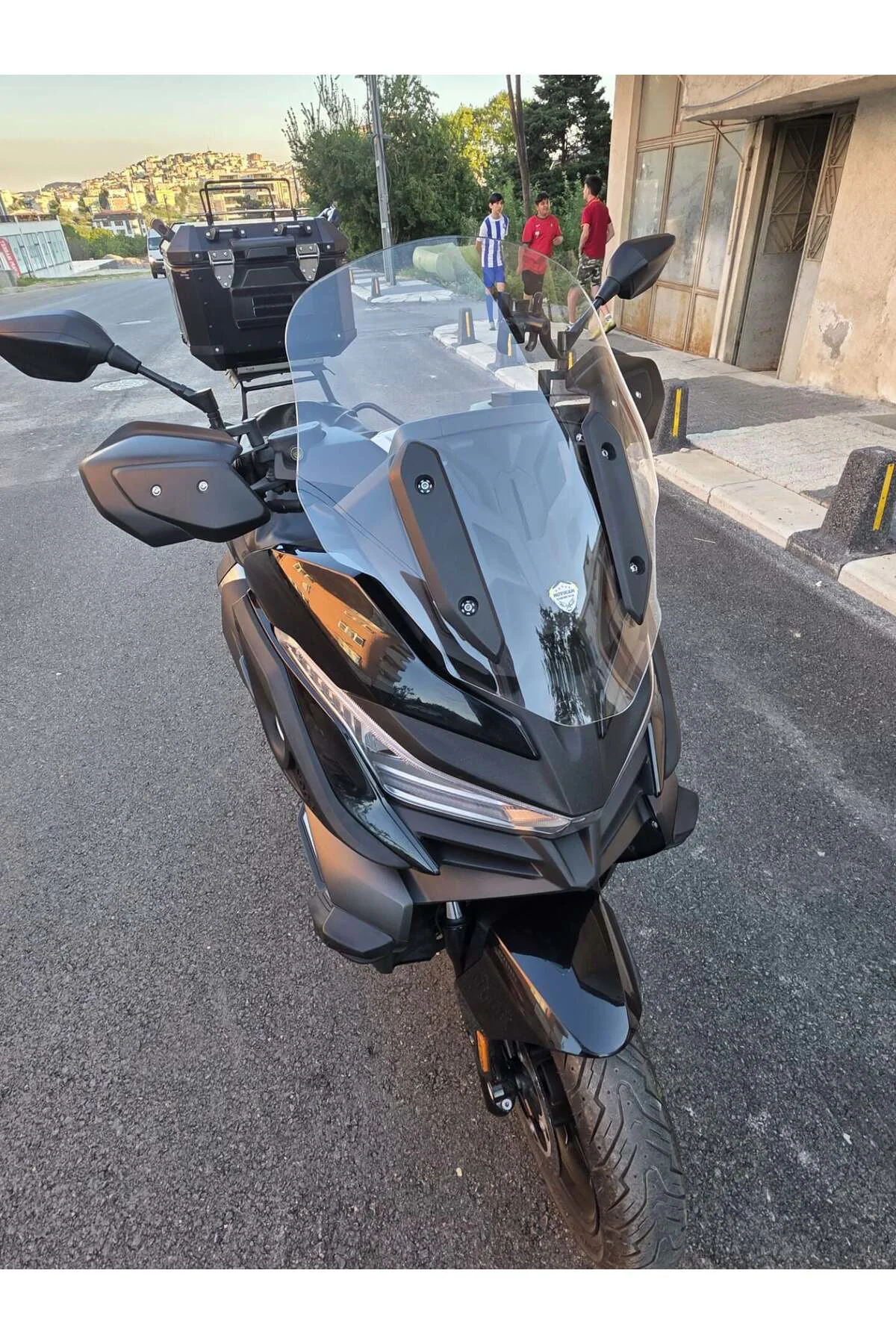 Voge SR4 Ön Cam 2022-2026 Model 54cm Şeffaf Renkli 4mm ORİJİNAL B