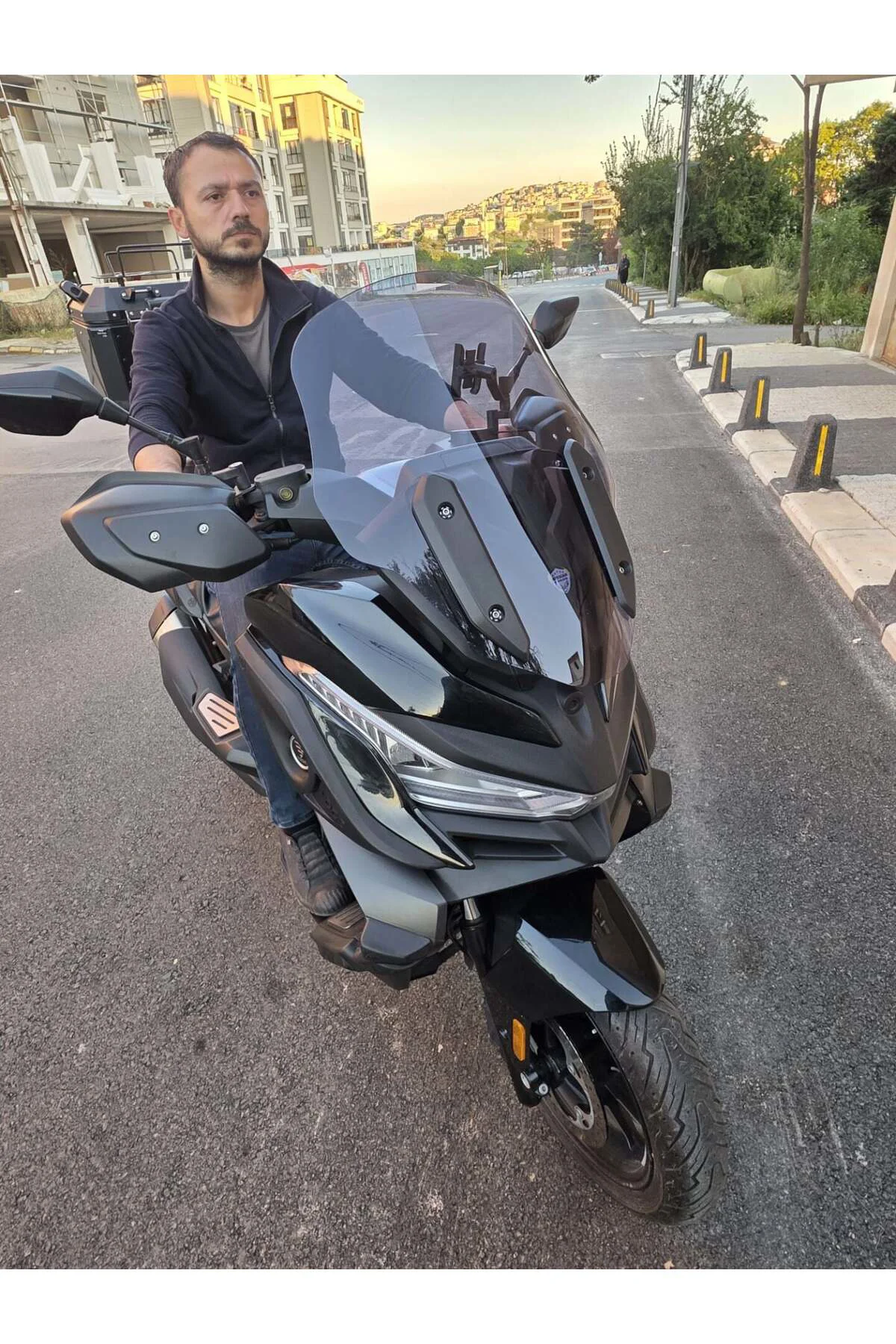 Voge SR4 Ön Cam 2022-2026 Model 54cm Füme Renkli 4mm ORİJİNAL BOY
