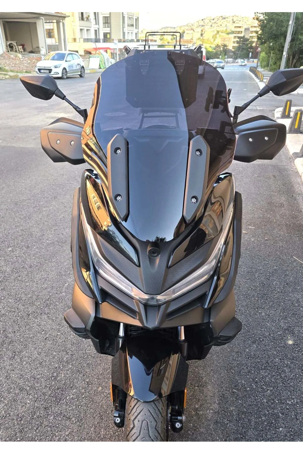 Voge SR4 Ön Cam 2022-2026 Model 54cm Siyah Renkli 4mm ORİJİNAL BOYLU