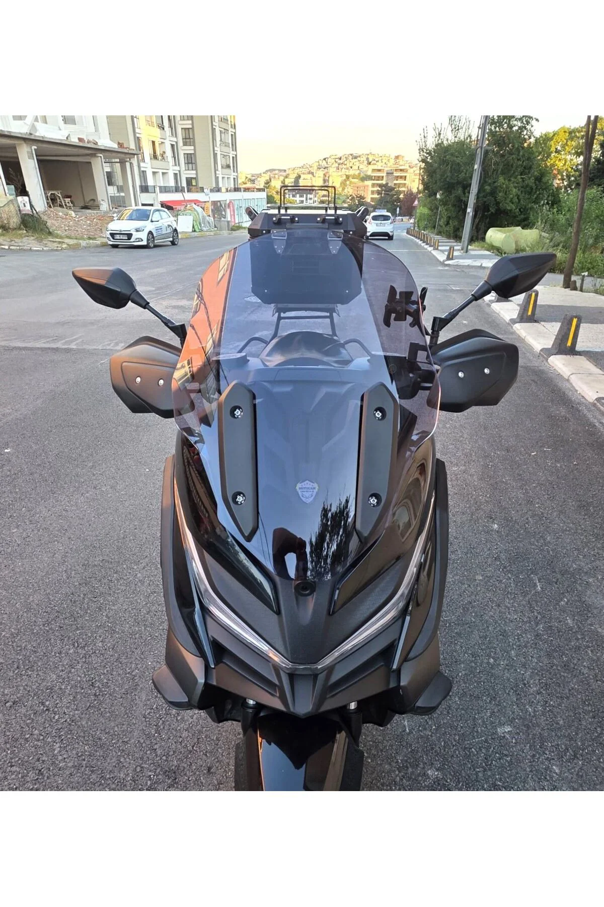 Voge SR4 Ön Cam 2022-2026 Model 54cm Füme Renkli 4mm ORİJİNAL BOY