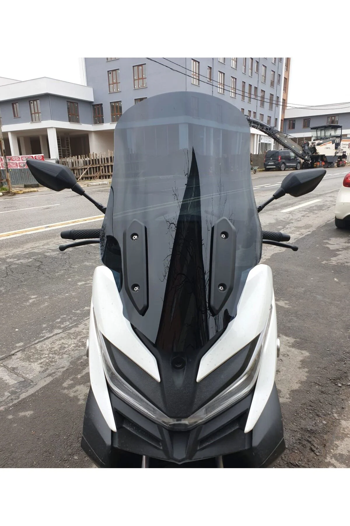 Voge SR4 Ön Cam 2022-2026 Model 78cm Siyah Renkli 4mm UZUN İADESİ