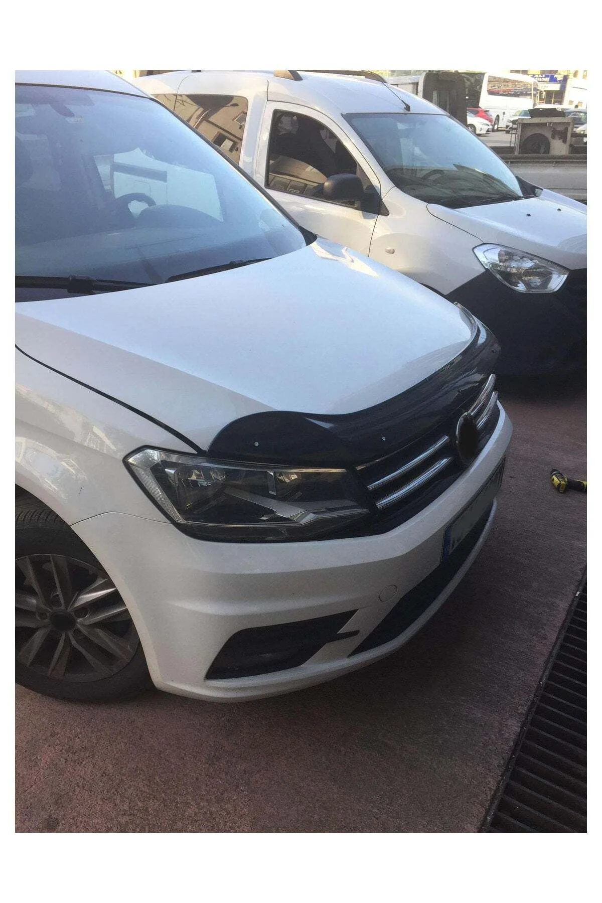 Volkswagen Caddy 2015 ve Sonrası Uyumlu Kaput Rüzgarlığı Ön Kaput Koruma ABS Parlak Siyah Volkswagen Caddy 2015 ve Sonrası Uyumlu Kaput Rüzgarlığı Ön Kaput Koruma ABS Parlak Siyah