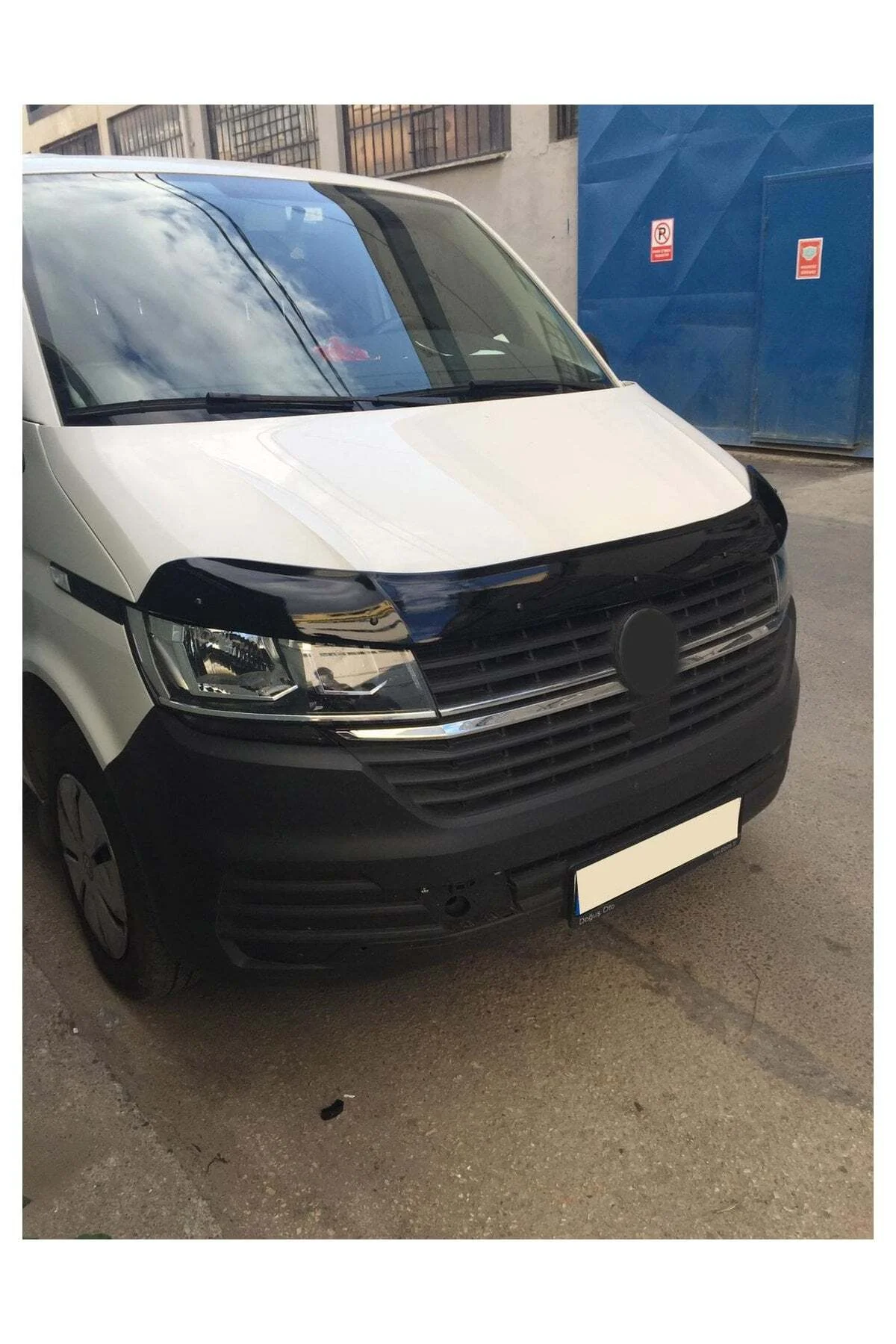 Volkswagen Transporter T6 2015 ve Sonrası Uyumlu Kaput Rüzgarlığı Ön Kaput Koruma ABS Parlak Siyah - Görsel 2