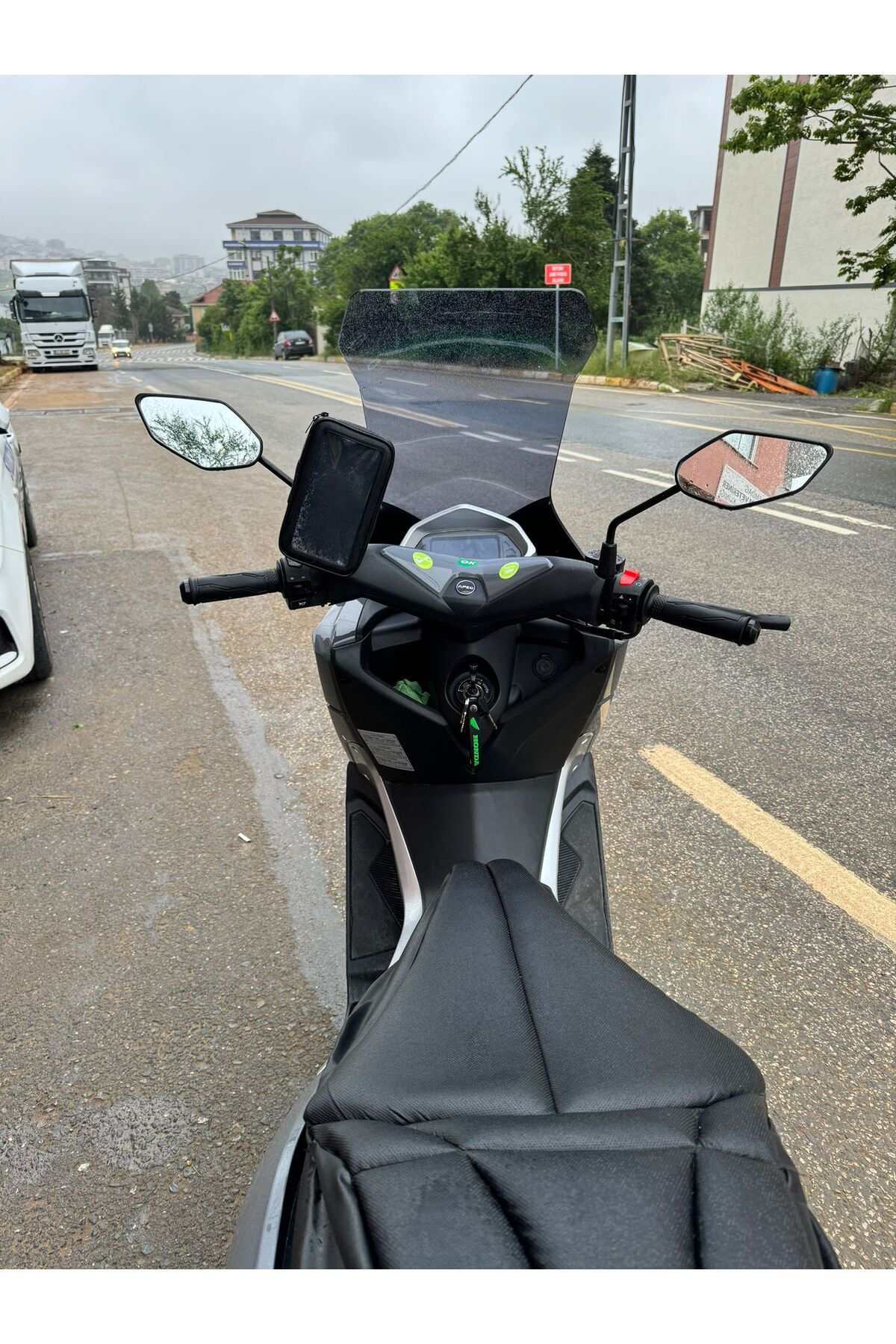 Motocam Volta Apec Apx5 Ön Cam 2023 2024 Model 78Cm Açıkfüme Renkli 4Mm U