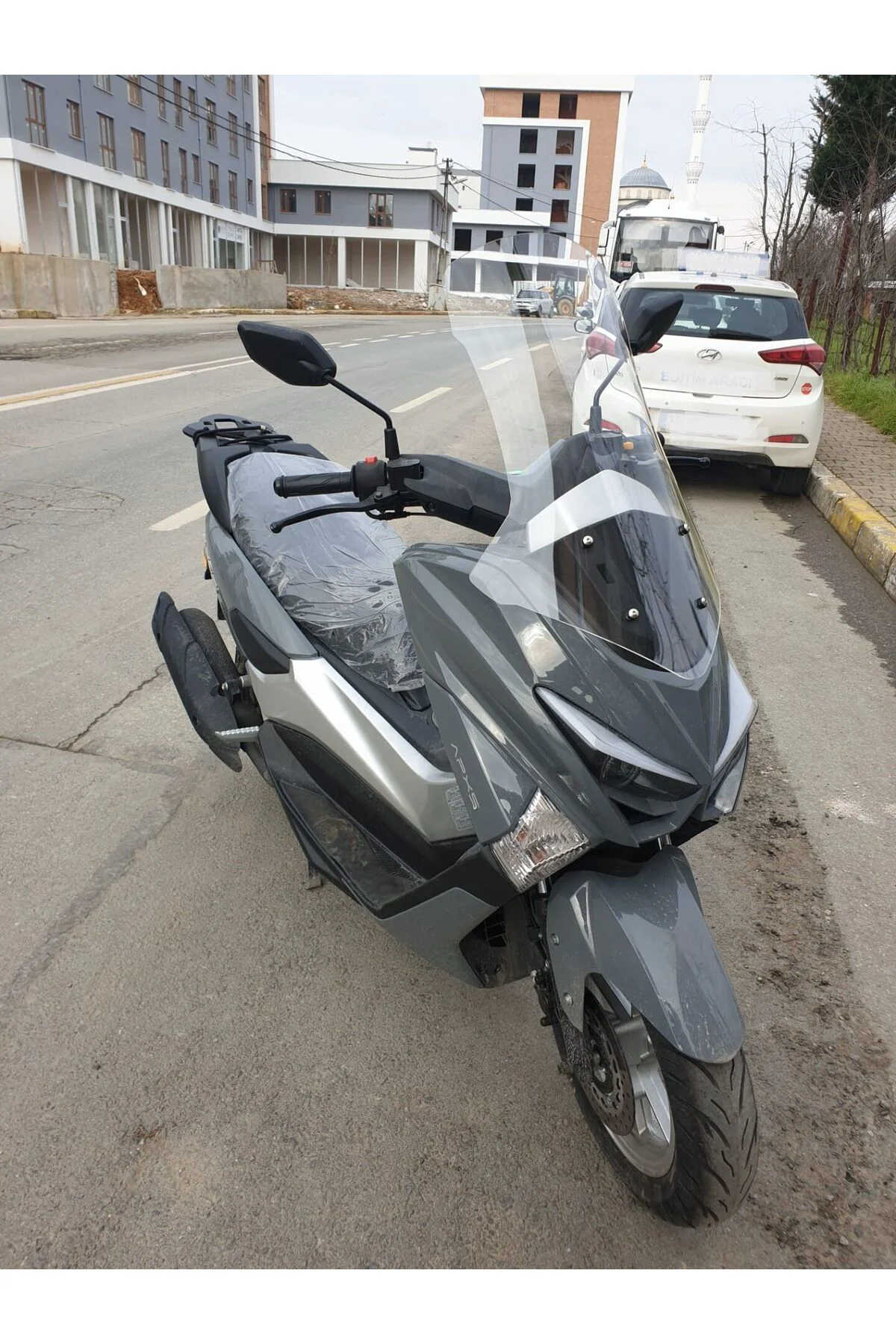 Volta Apec Apx5 Ön Cam 2023-2026 Model 68cm Şeffaf Renkli 4mm ORTA BOYLU