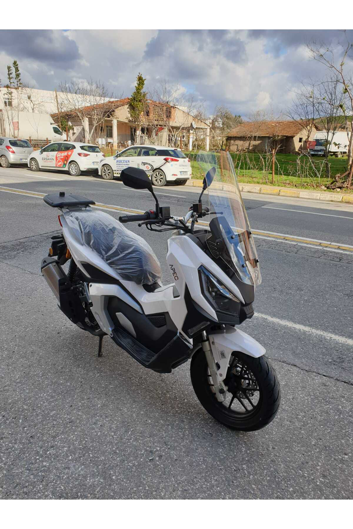 Motocam Volta Apec Apx7 Ön Cam 2024 Model 68Cm Şeffaf Renkli 4Mm Orta Boy