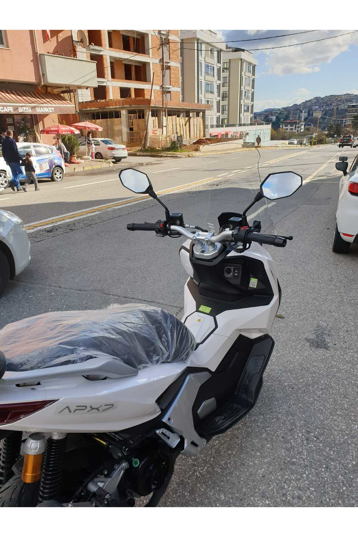 Motocam Volta Apec Apx7 Ön Cam 2024 Model 68Cm Şeffaf Renkli 4Mm Orta Boy