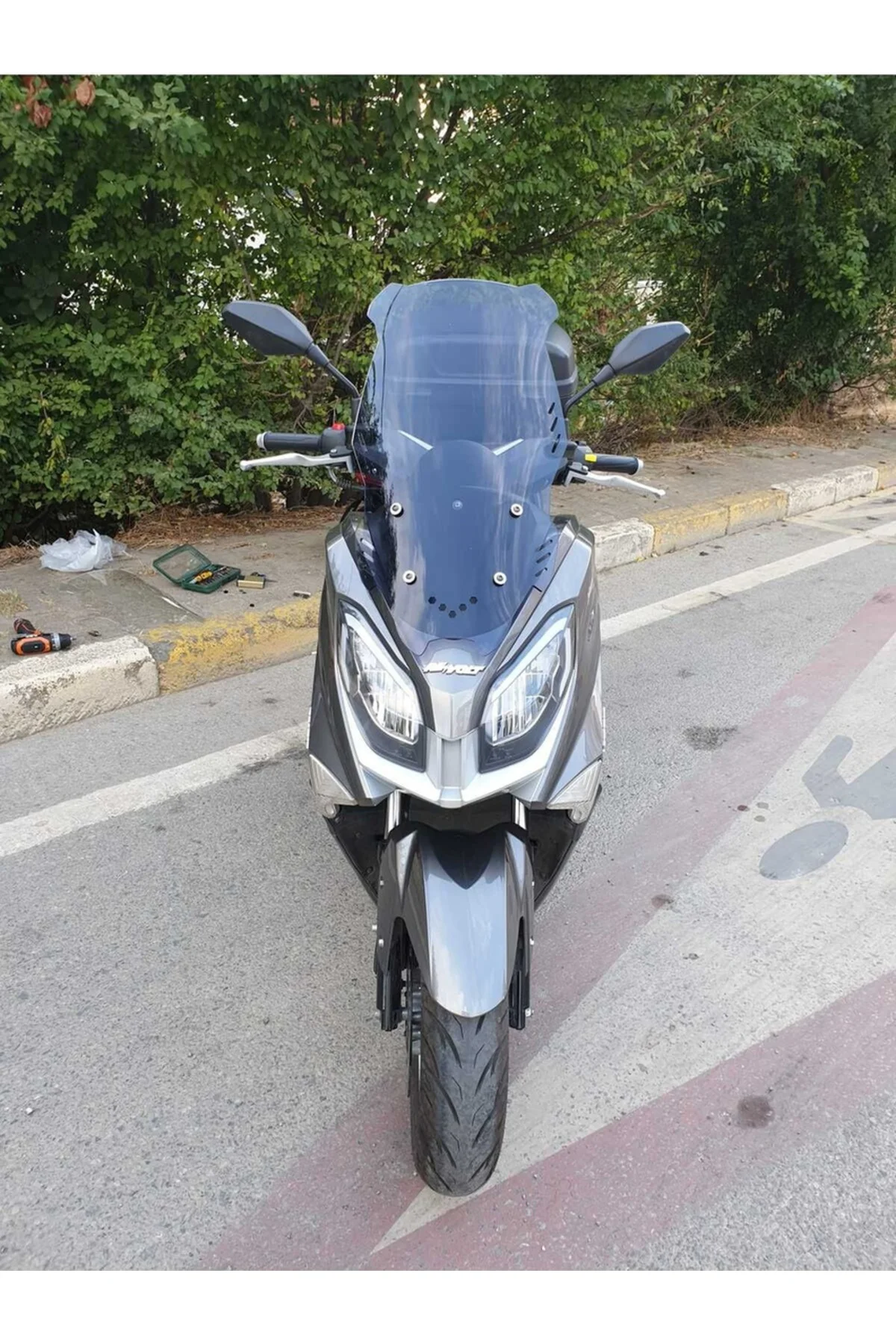 Volta Revolt Rm5 Ön Cam 2020-2021 Model 65cm Füme Renkli 4mm ORTA BOYLU Volta Revolt Rm5 Ön Cam 2020-2021 Model 65cm Füme Renkli 4mm ORTA BOYLU