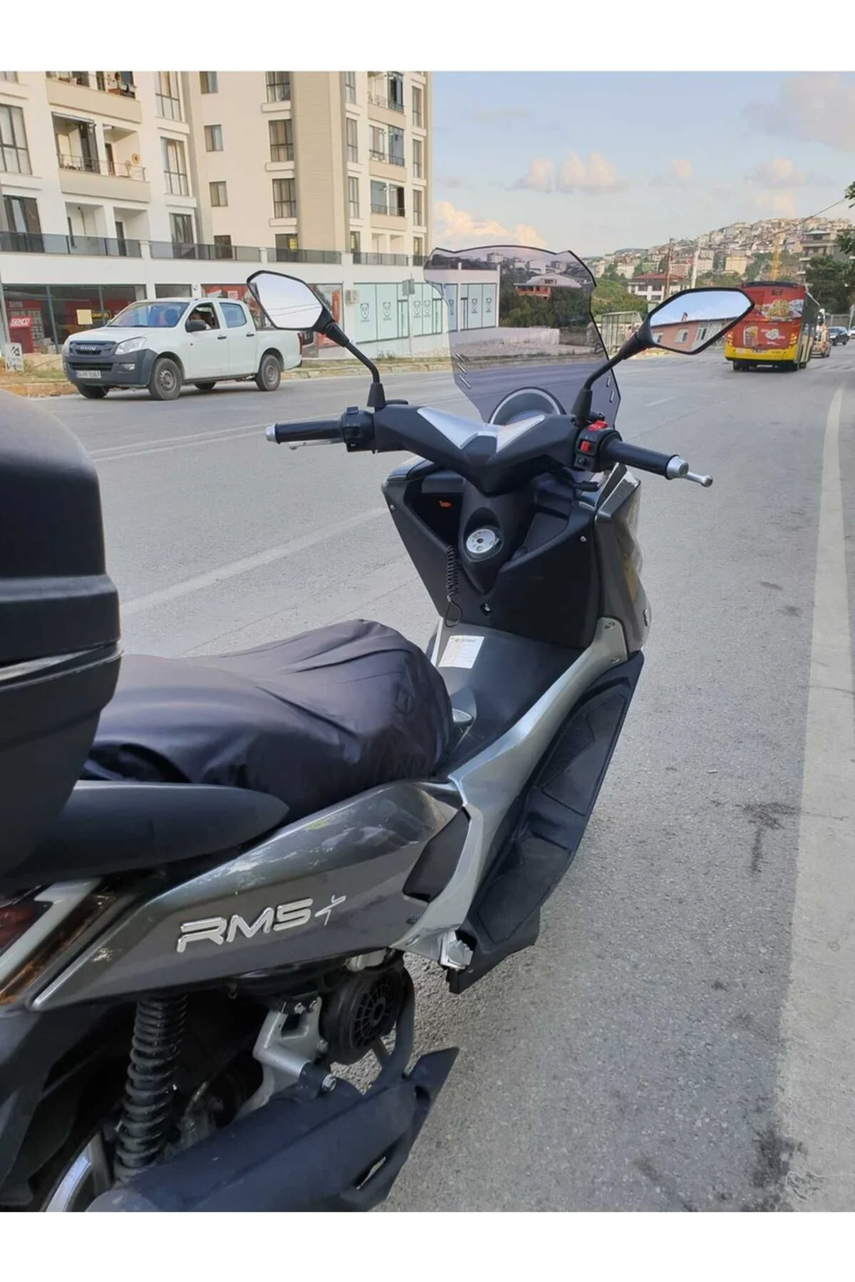 Volta Revolt Rm5 Ön Cam 2020-2021 Model 65cm Füme Renkli 4mm ORTA BOYLU Volta Revolt Rm5 Ön Cam 2020-2021 Model 65cm Füme Renkli 4mm ORTA BOYLU