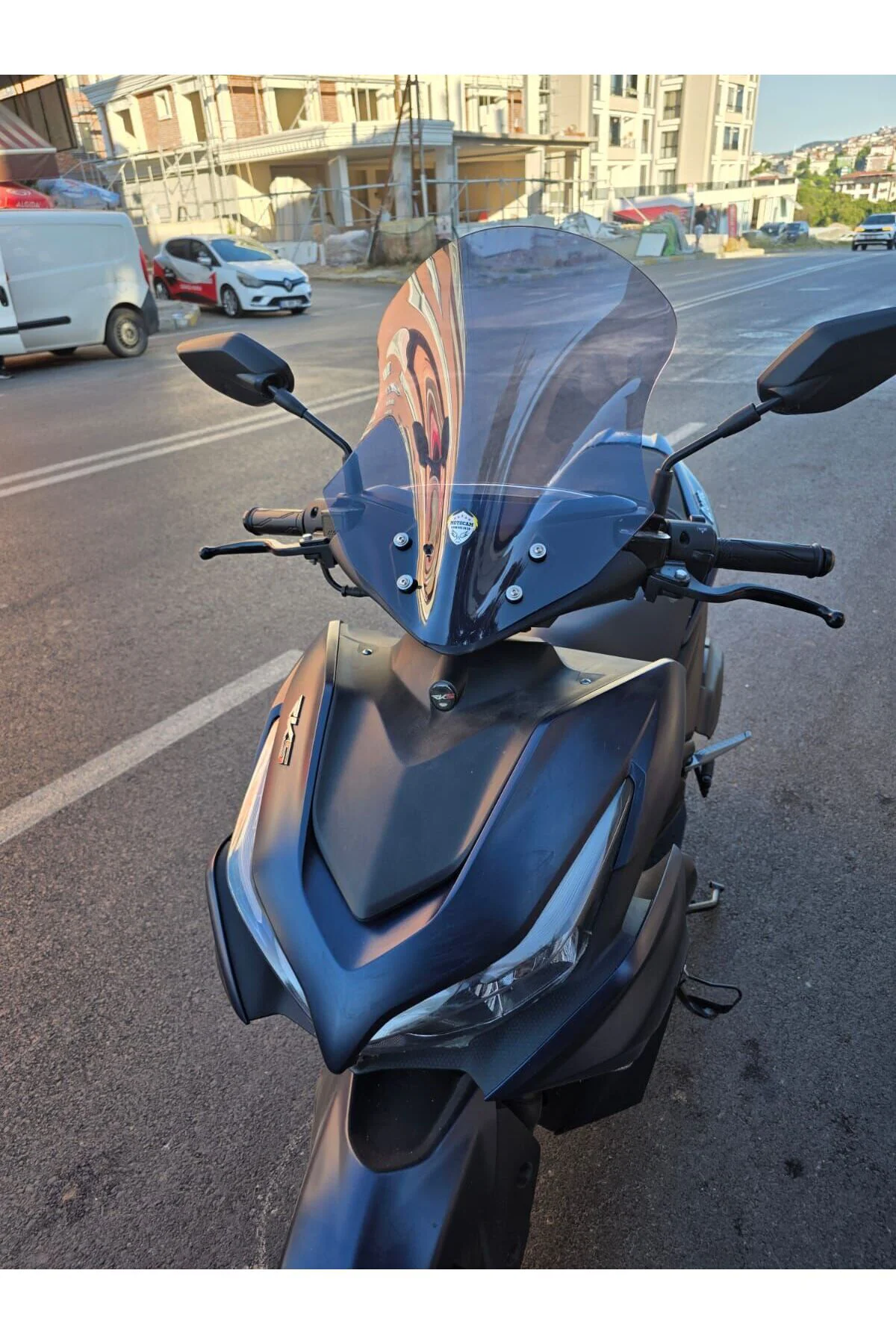 Volta Revolt RSX3 Ön Cam 2022-2026 Model 43cm Füme Renkli SPORTİF