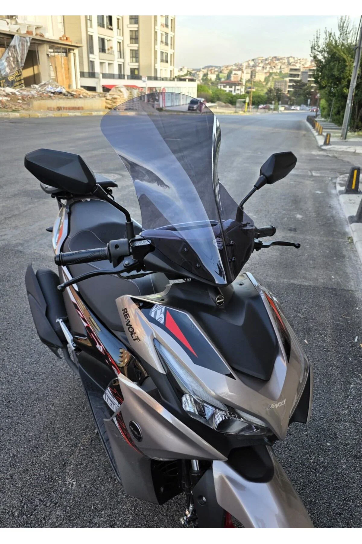 Volta Revolt RSX3 Ön Cam 2022-2026 Model 54cm Füme Renkli SPORTİF