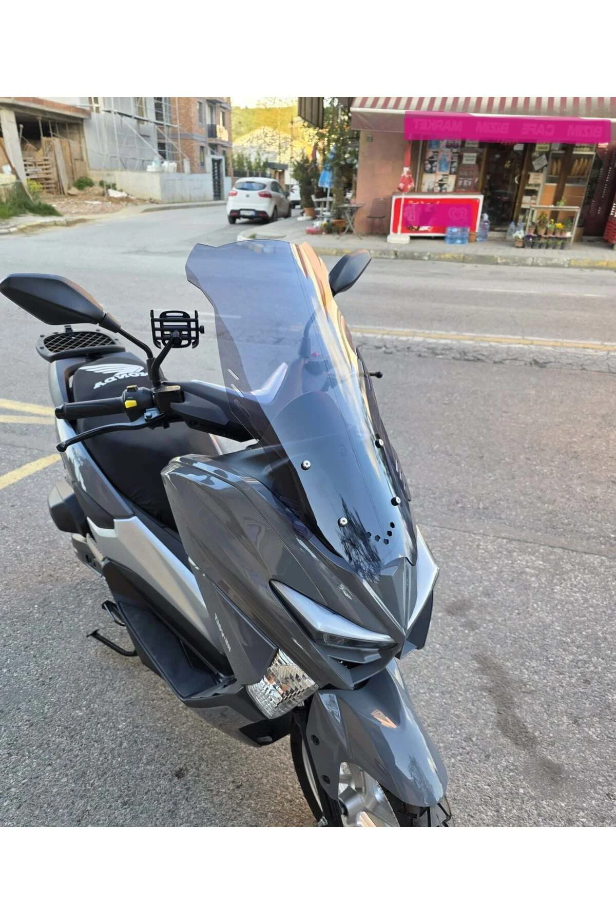 Volta Revolt RSX4 Ön Cam 2022-2026 Model 65cm Füme Renkli 4mm ORTA BOYLU