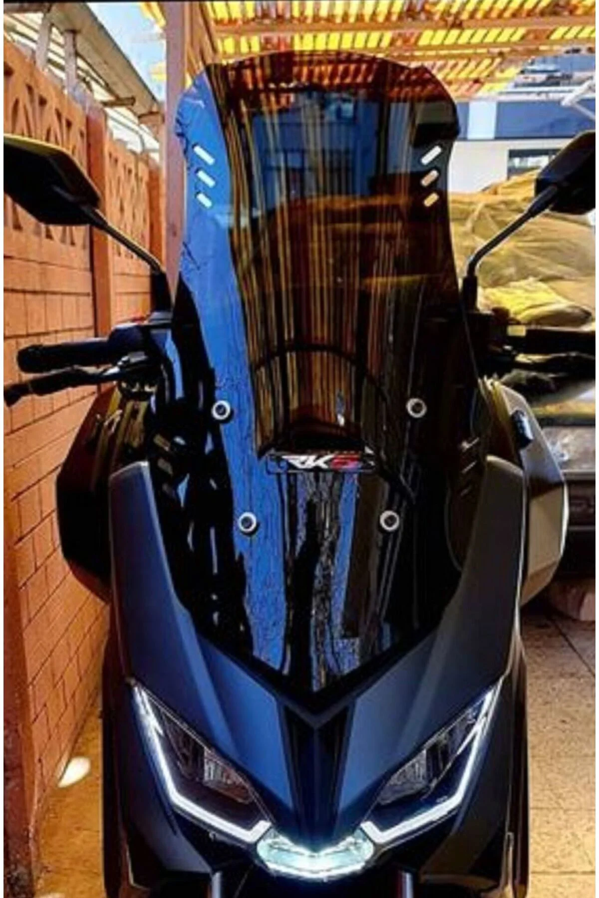 Volta Revolt RSX5 Ön Cam 2022-2026 Model 65cm Siyah Renkli 4mm