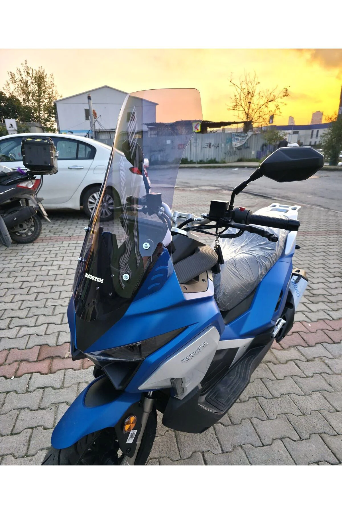 Volta Revolt RSX7 Ön Cam 2022-2026 Model 65cm Füme Renkli 4mm
