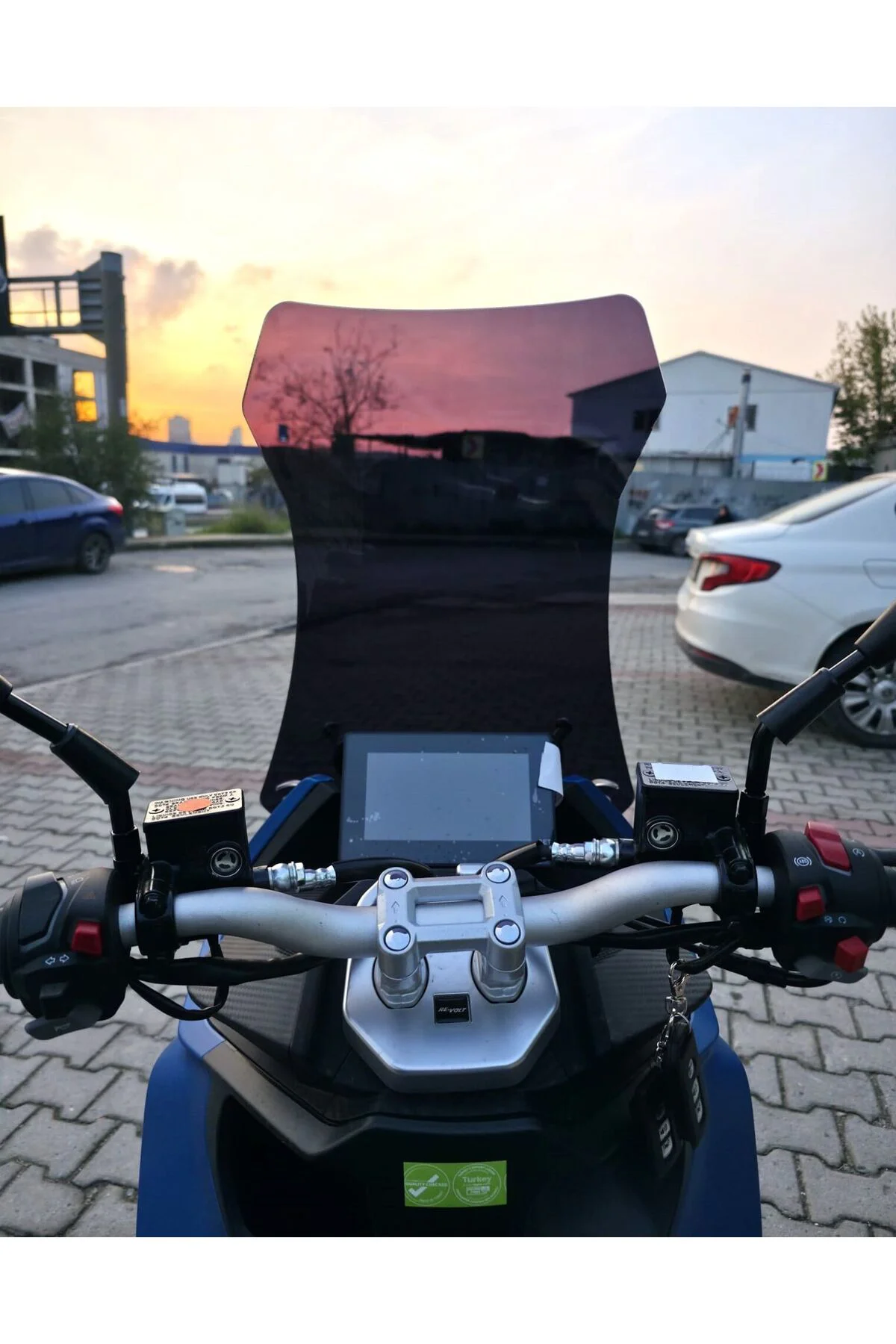 Volta Revolt RSX7 Ön Cam 2022-2026 Model 65cm Siyah Renkli 4mm