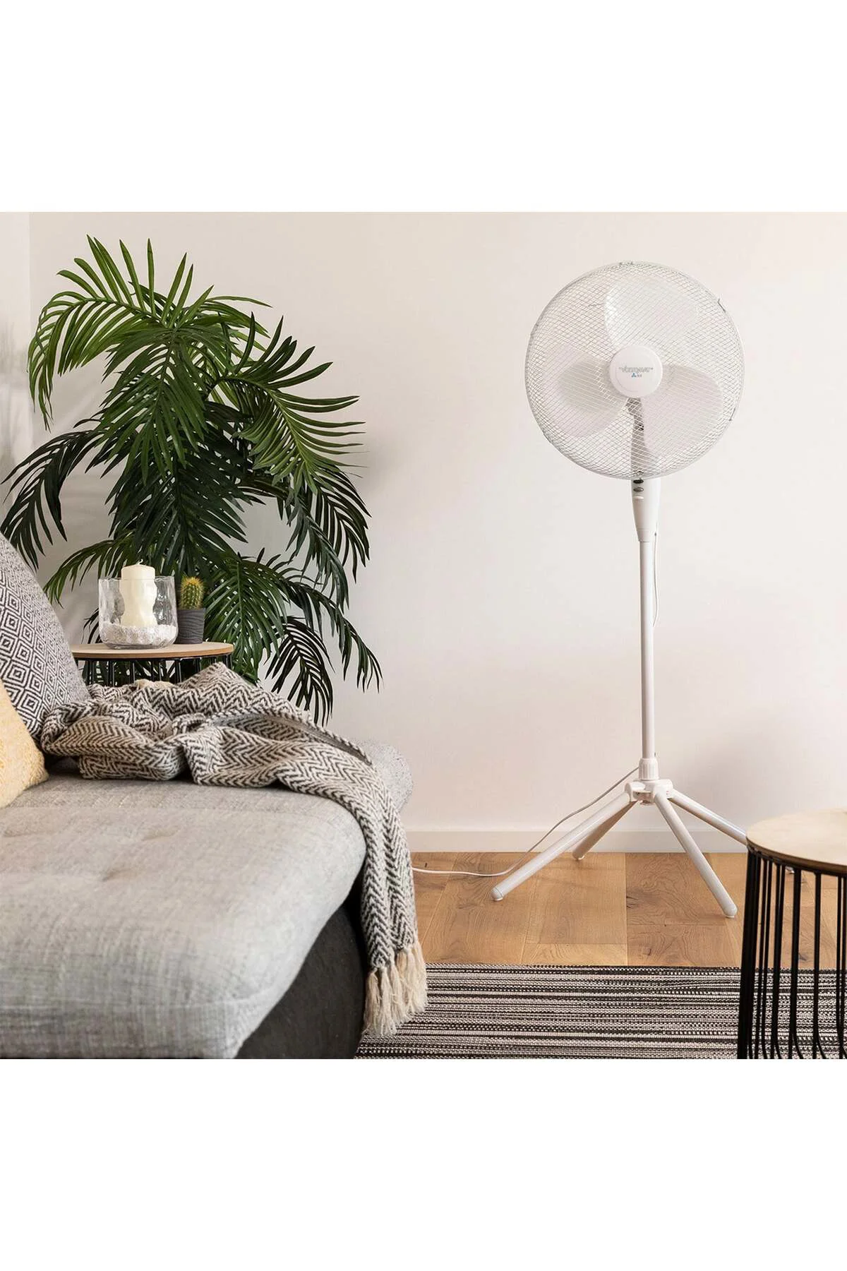 Voltomat Ayaklı Vantilatör 50W Beyaz Voltomat Ayaklı Vantilatör 50W Beyaz