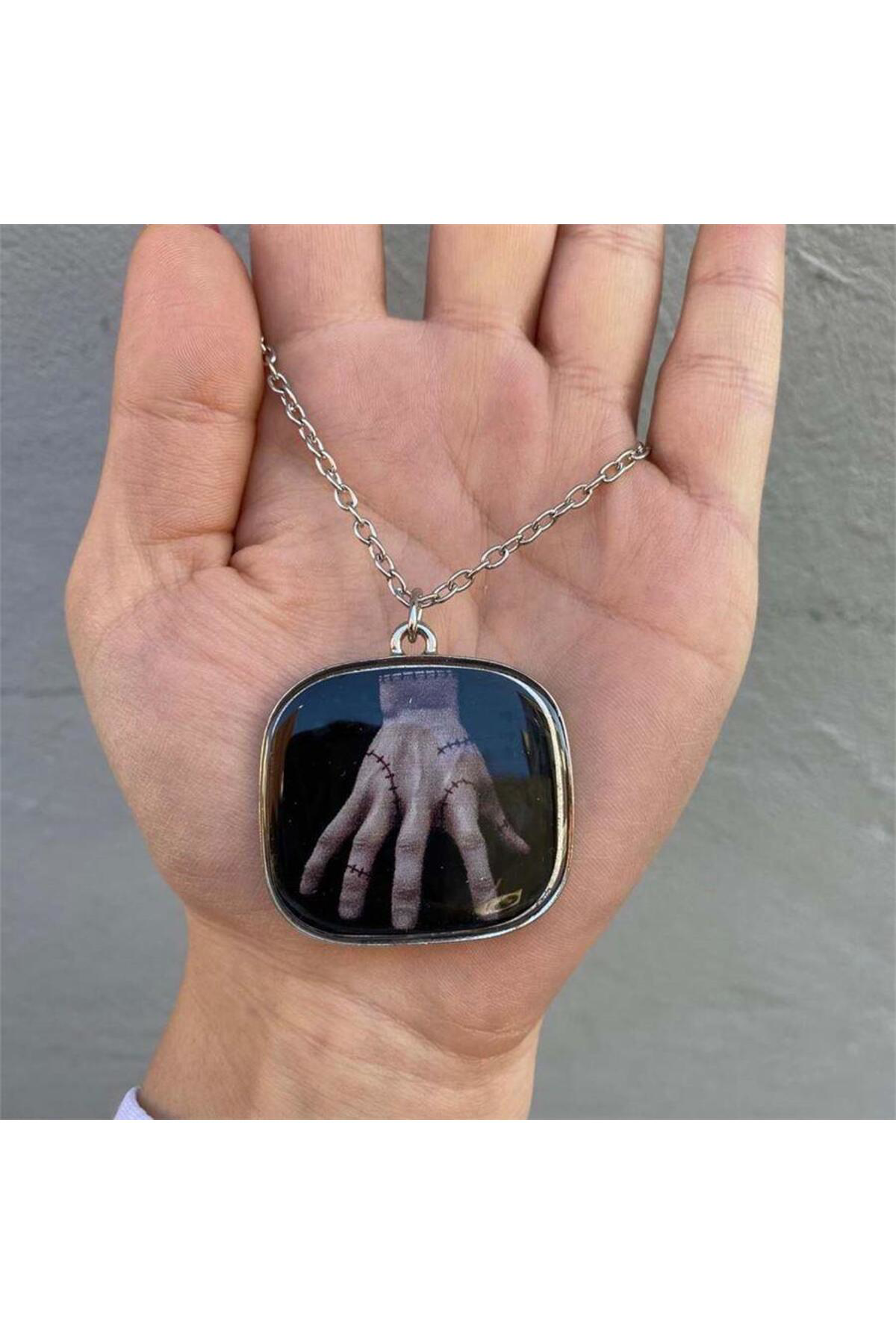 Wednesday - The Thing Hand Resimli Kolye