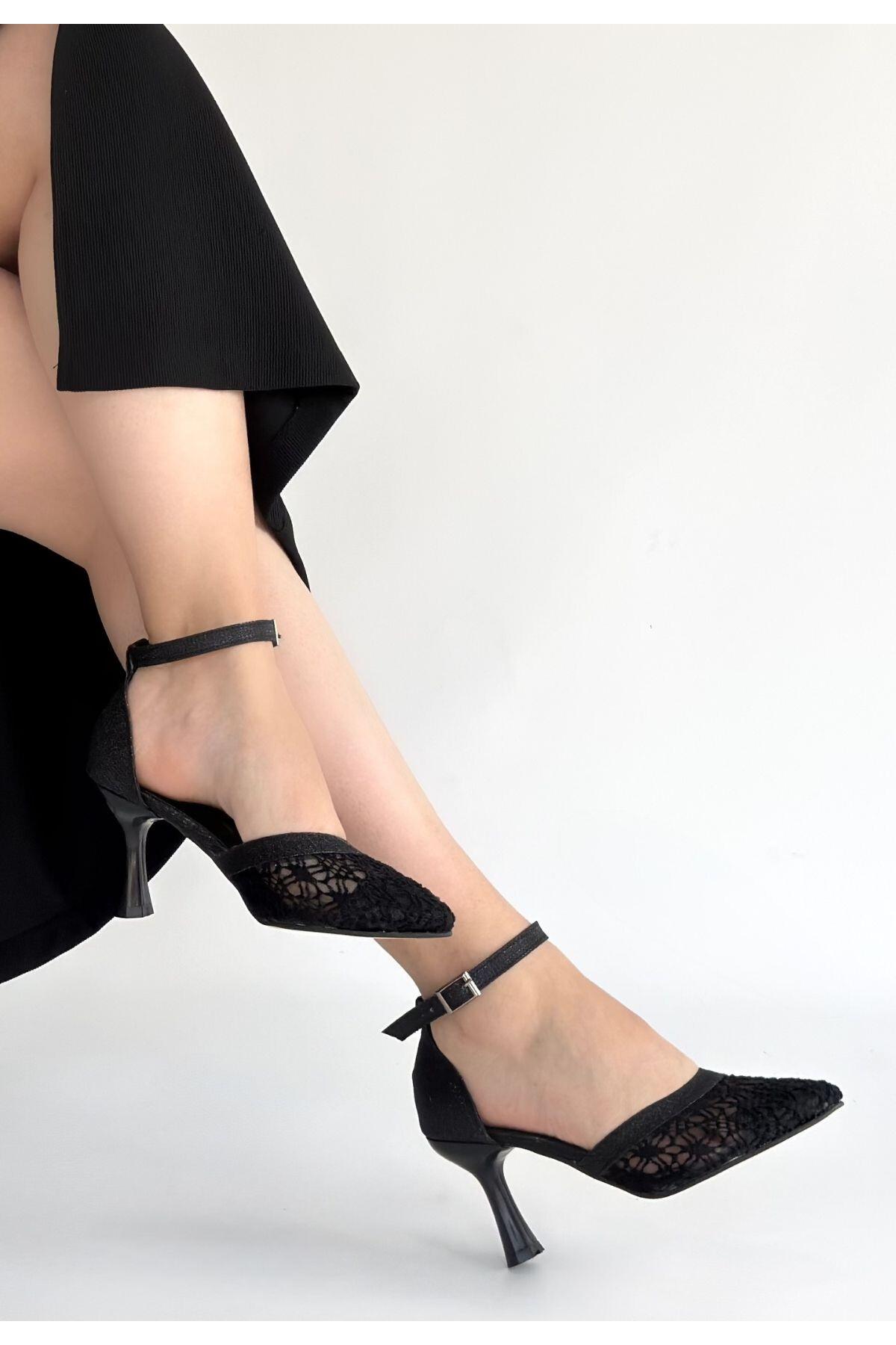 Weja Siyah Cilt Tül Detaylı Topuklu Ayakkabı - Lisinya