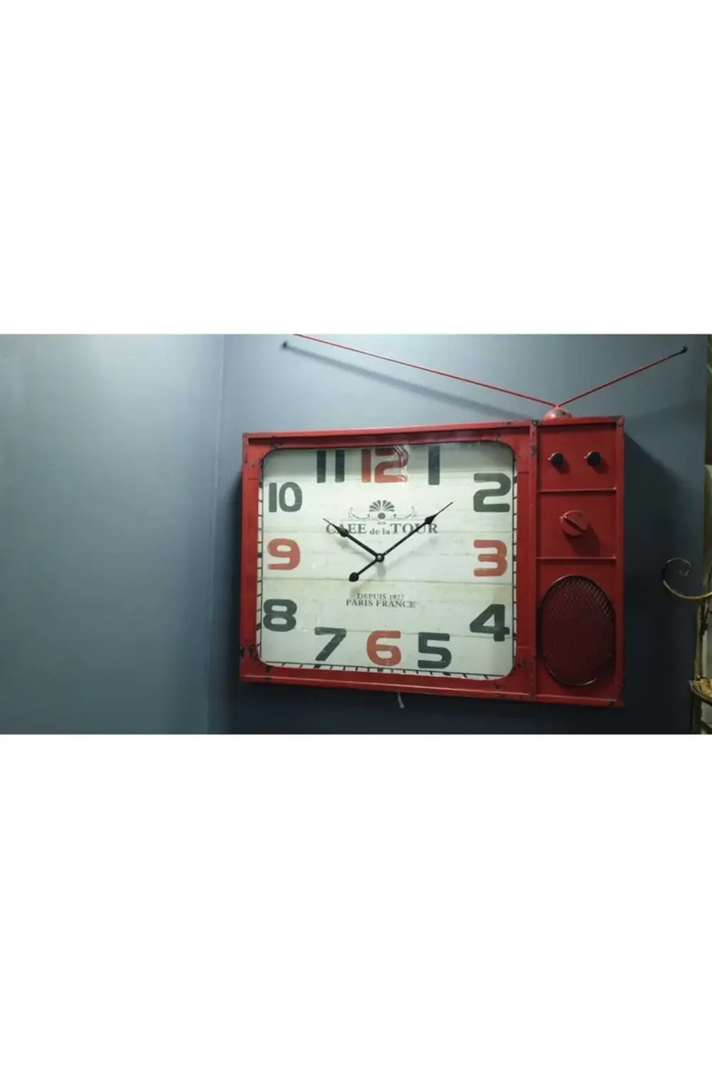 Wintage Kırmızı Tv Modeli Metal Saat