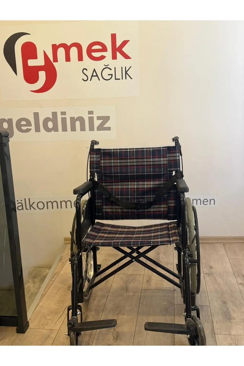 Wipperman marka Katlanabilir Refakatçi Frenli Manuel Tekerlekli S