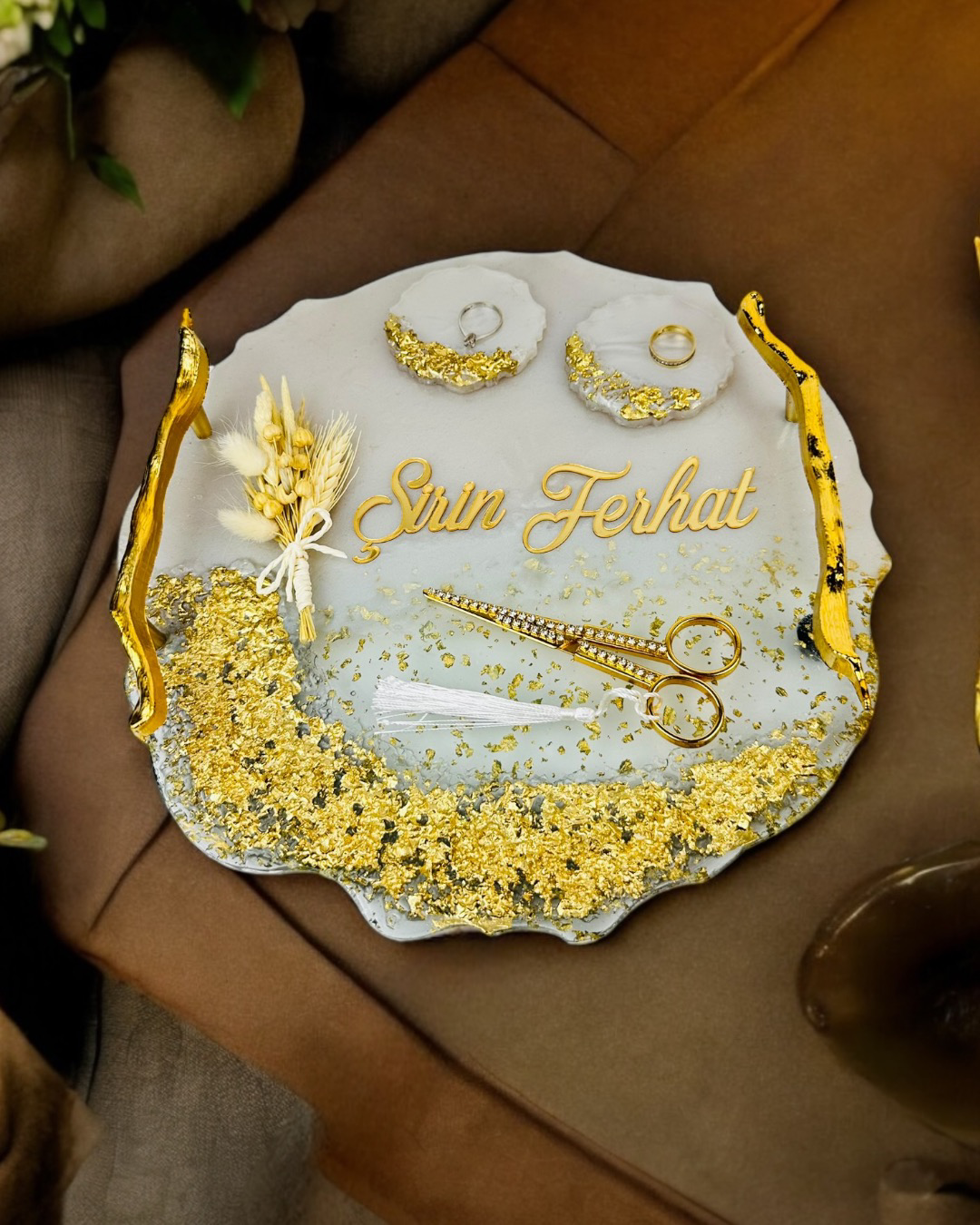 Wistful Gold Polyester Söz Tepsisi