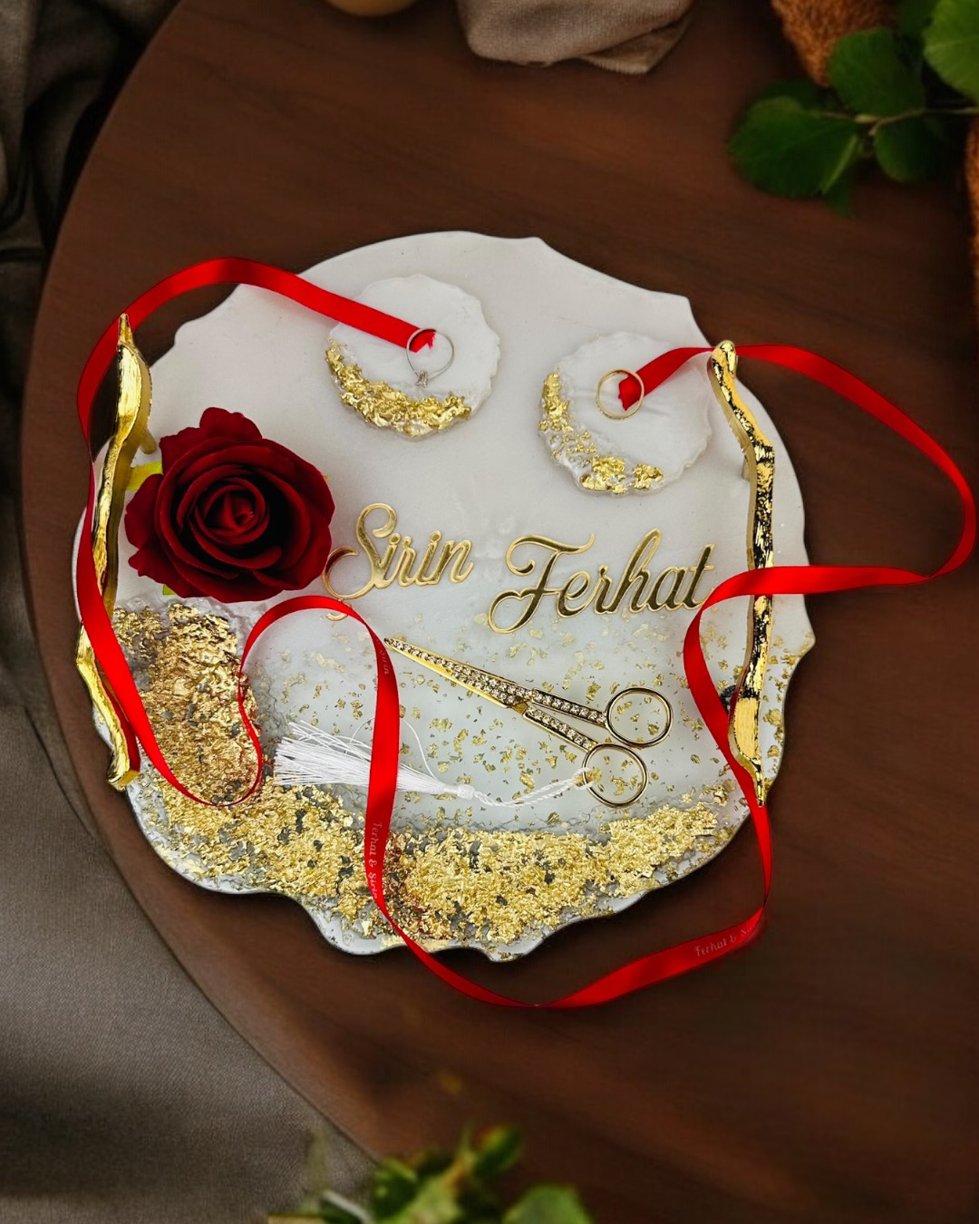 Wistful Gold Polyester Söz Tepsisi