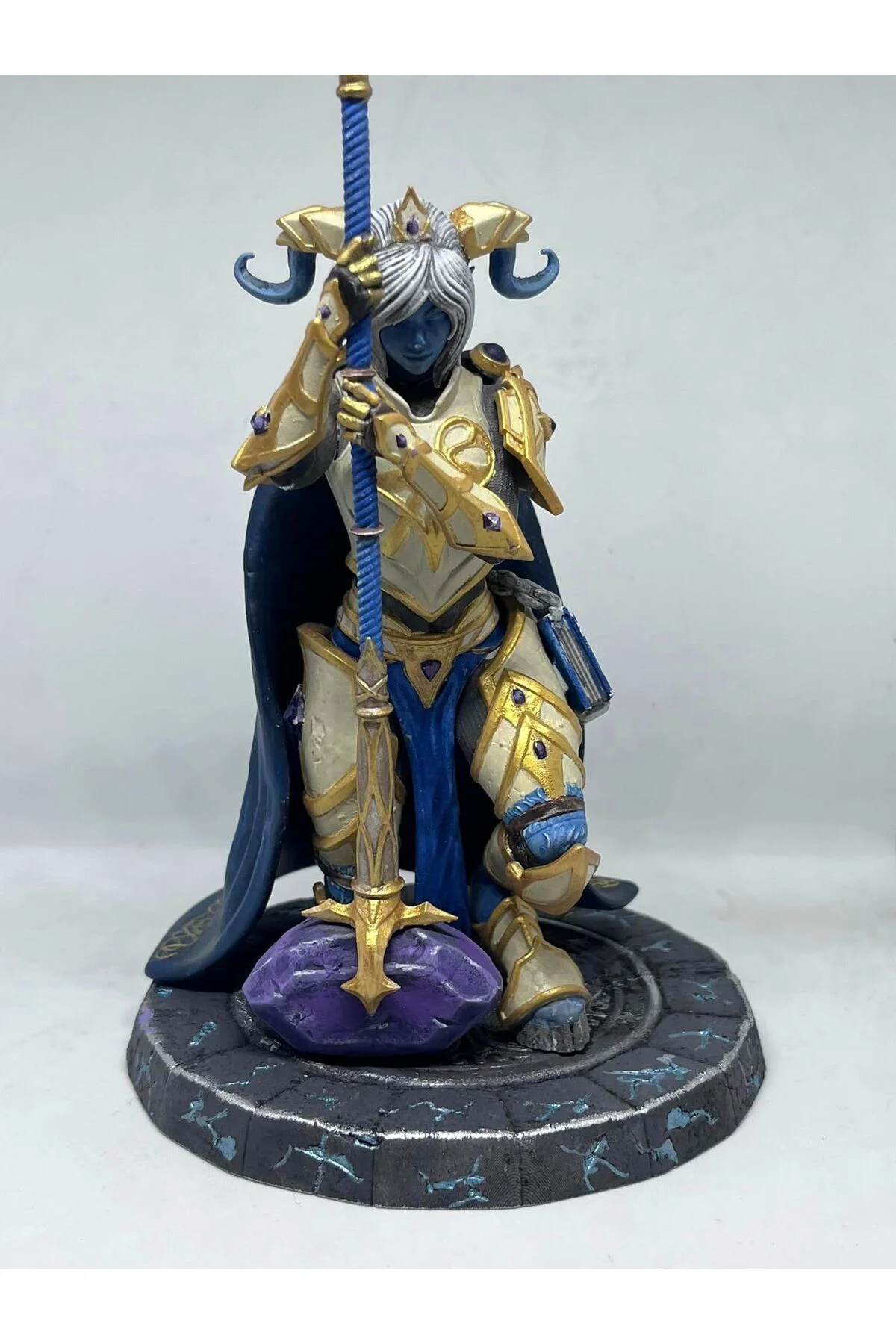 World of Warcraft Draenei WOW Yrel Boyalı Figür Yrel Figür Büyük Boy 20CM