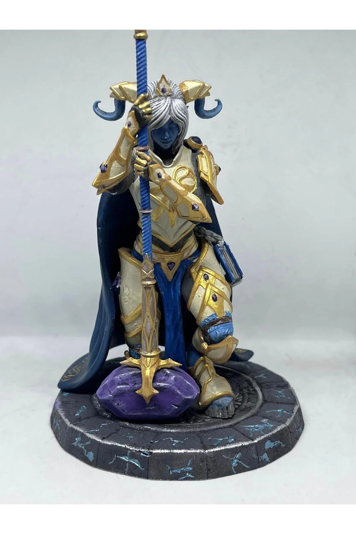 World of Warcraft Draenei WOW Yrel Boyalı Figür Yrel Figür Büyük Boy 20CM