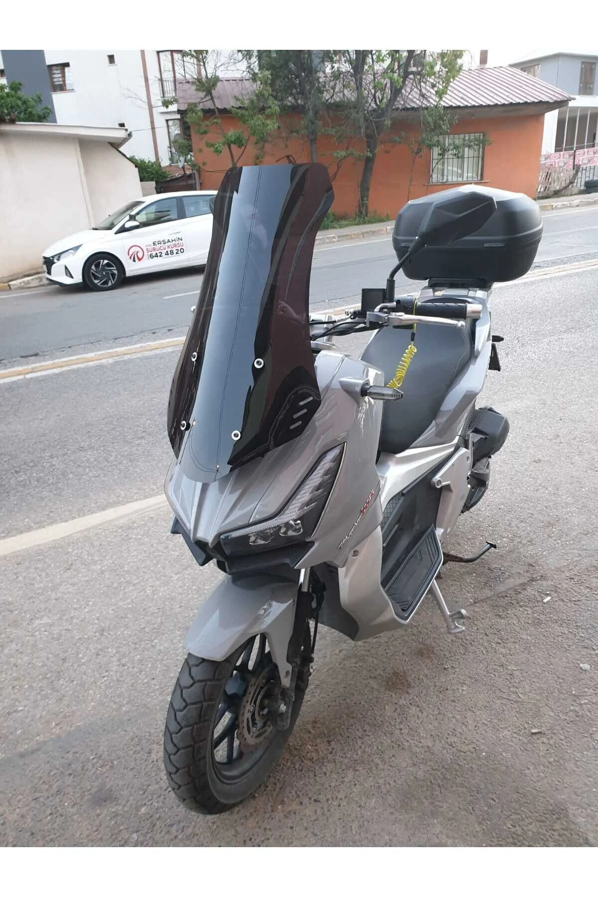 Wow 150 Ön Cam 2023-2026 Model 65cm Siyah Renkli 4mm ORTA BOYLU
