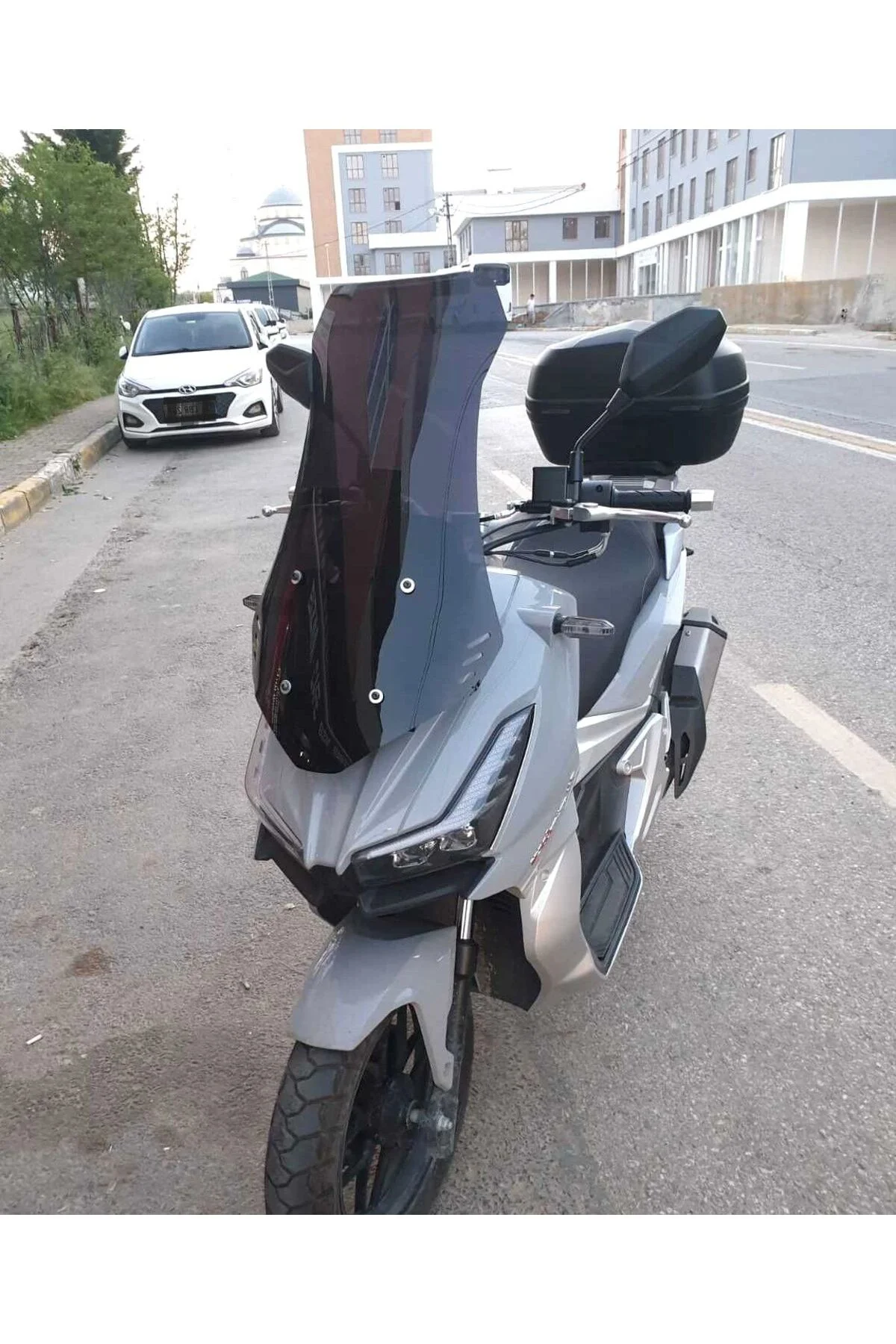 Wow 150 Ön Cam 2023-2026 Model 65cm Siyah Renkli 4mm ORTA BOYLU