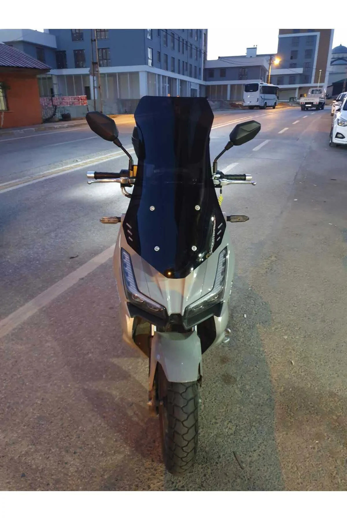 Wow 150 Ön Cam 2023-2026 Model 65cm Siyah Renkli 4mm ORTA BOYLU