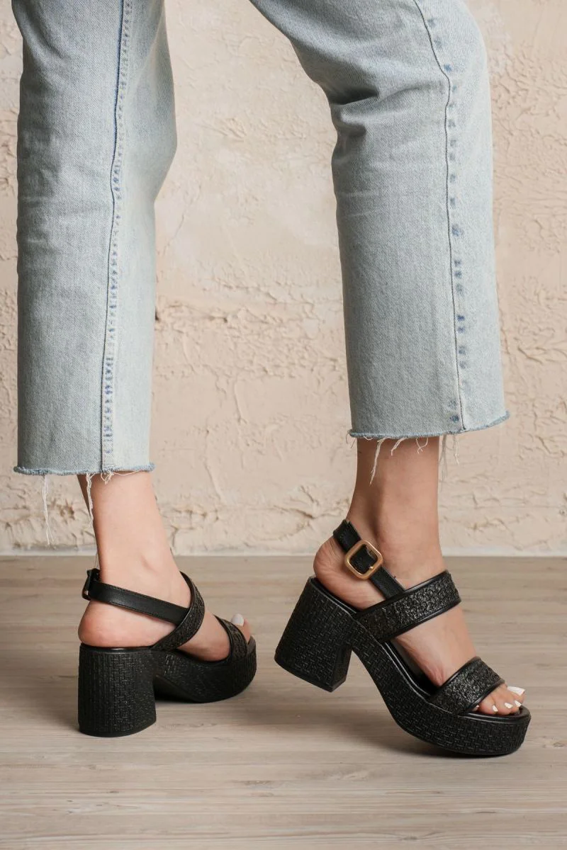 Wowi Siyah Cilt Baskılı Topuklu Sandalet