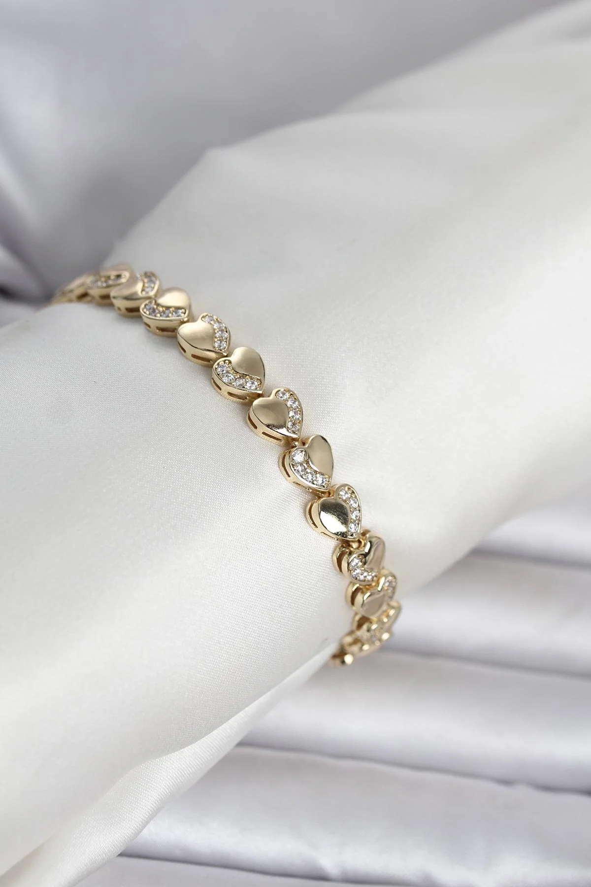 Xuping Kalp Model Gold Renk Kadın Bileklik 5886 - Zirkonlu Altın Kaplama Şık Tasarım