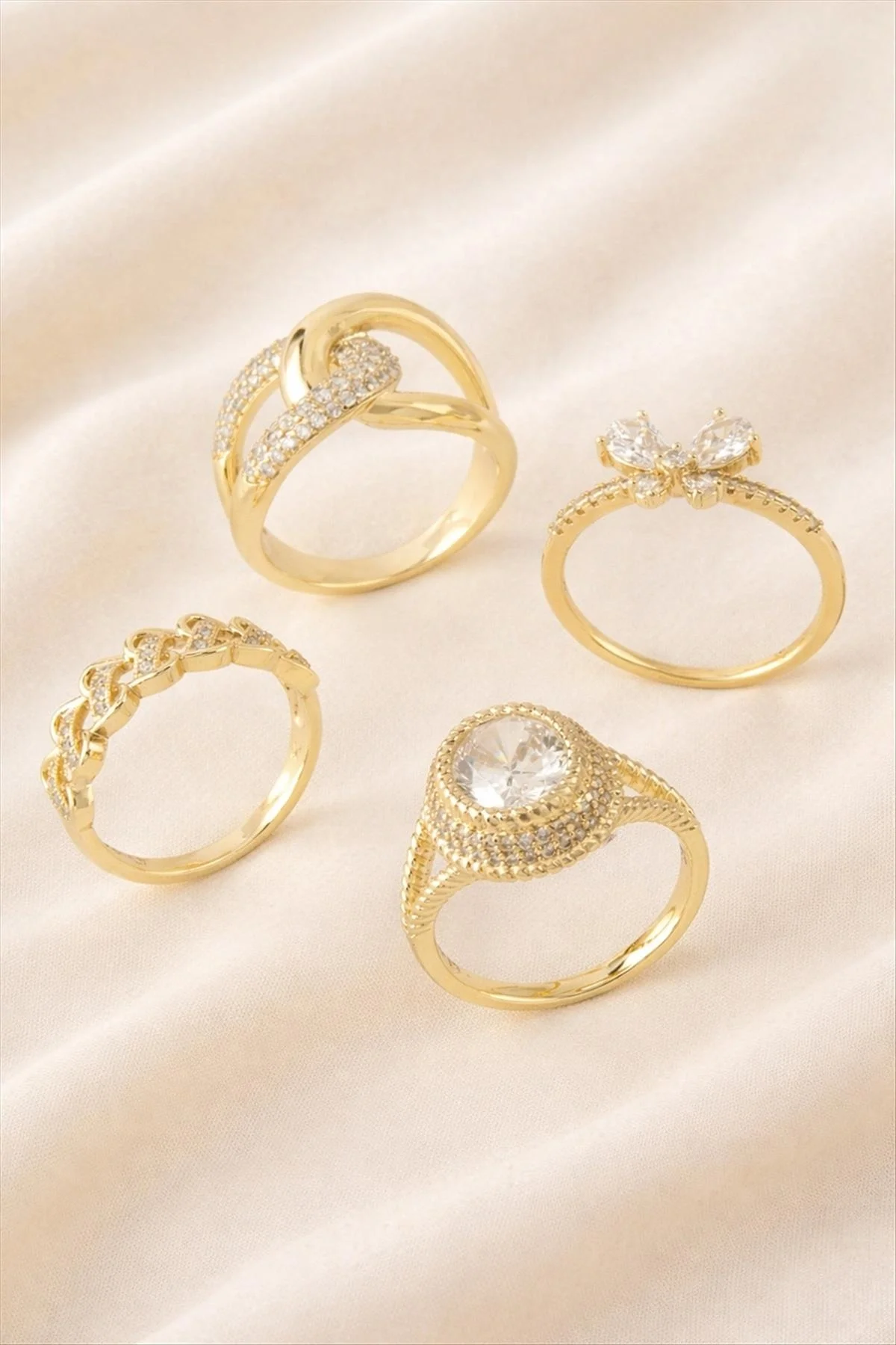 Xuping Karışık Lüks Zirkon Taşlı Çelik Yüzük 1 Adet Xuping Karışık Lüks Zirkon Taşlı Çelik Yüzük 1 Adet