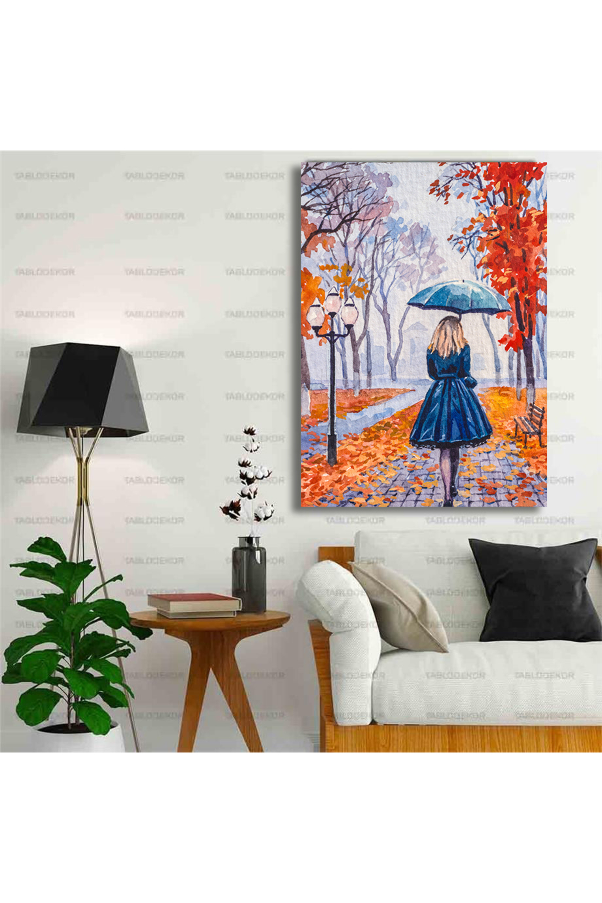 Korkmazkanvas Yağmurda Şemsiyeyle Yürüyen Kadın. Kırmızı Yapraklı Sonbahar Ağaç