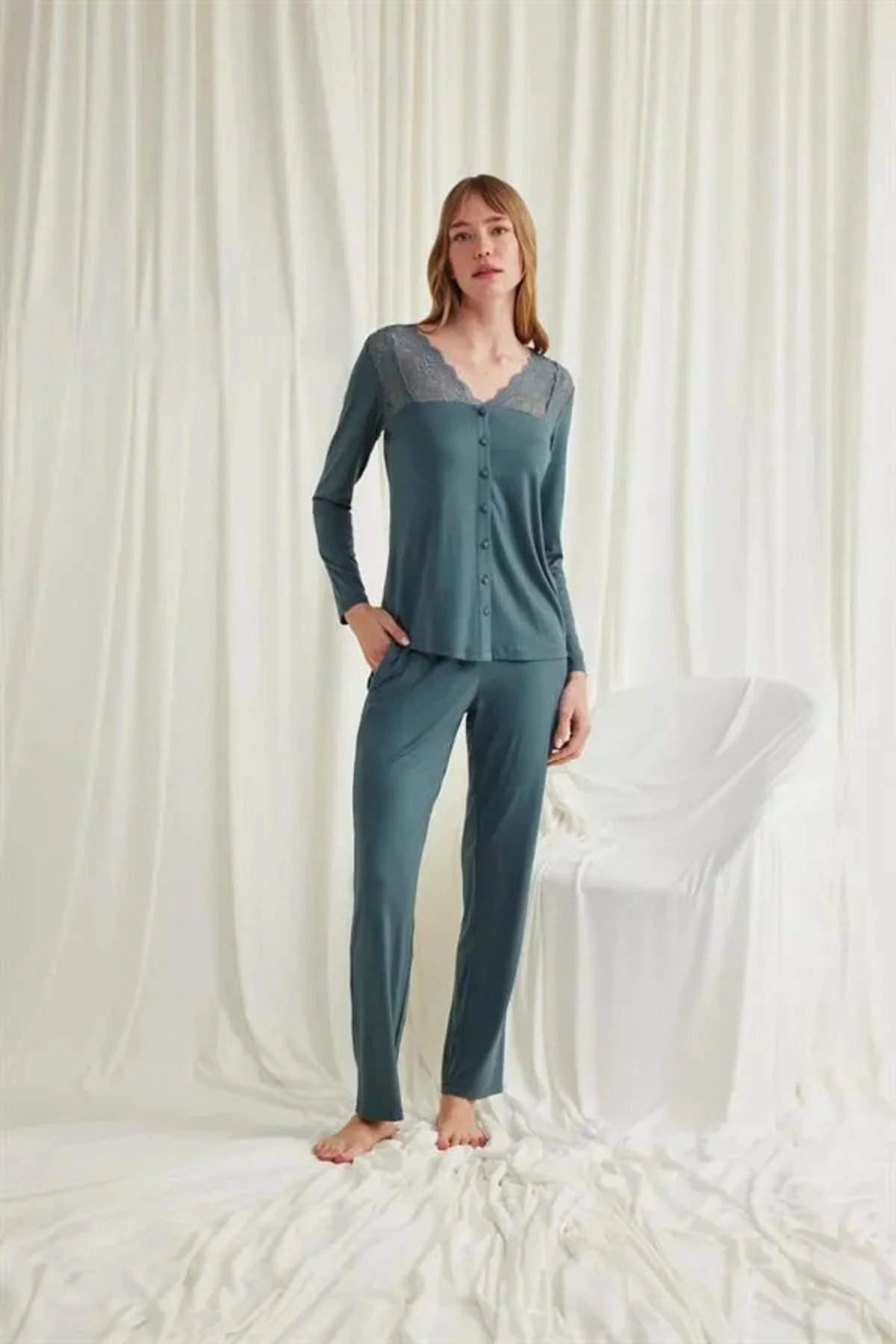 Yakası Omzu ve Paçası Dantelli Boydan Düğmeli Pijama Takımı Fiyatı, Yorumları ve Özellikleri