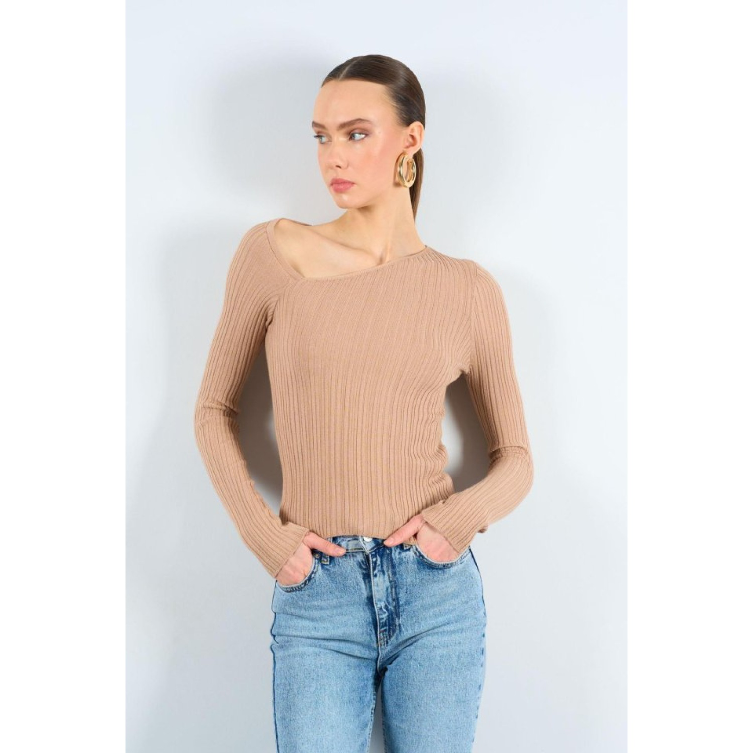 Yakası Simetri Kazak - Bej Yakası Simetri Kazak - Bej