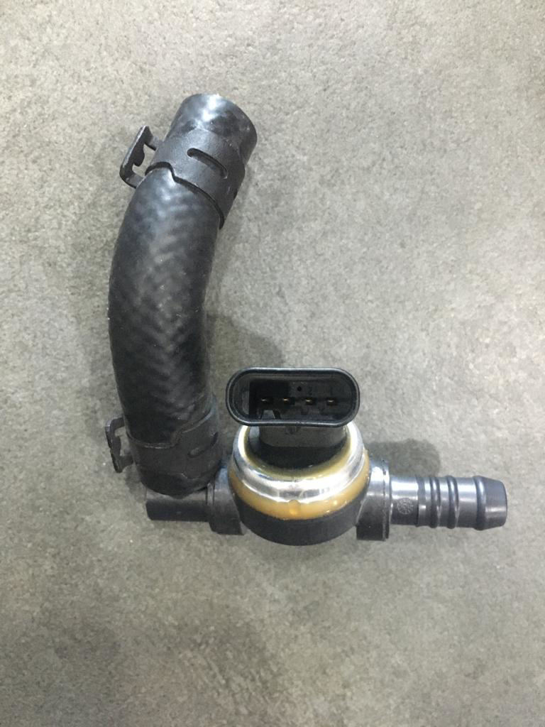 Yakıt Basınç Müşürü (VW)(04B906054)(AUDI SKODA)(2.0TDI)