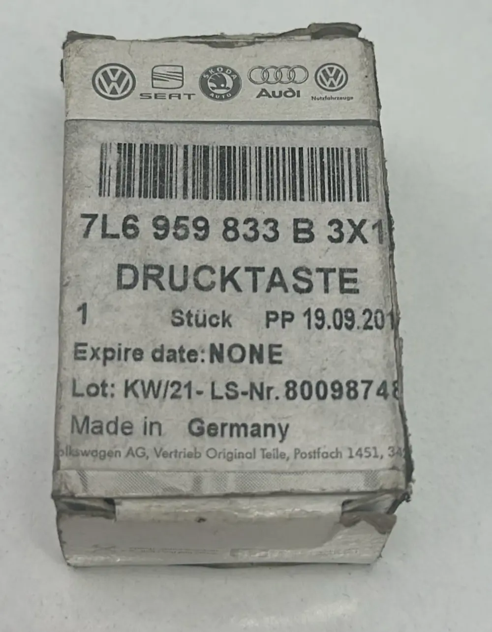 Yakıt Depo Düğmesi (VW Orjinal)(7L6959833B3X1) Yakıt Depo Düğmesi (VW Orjinal)(7L6959833B3X1)