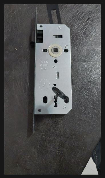 Yale Siyah 40mm Oda Kilidi 9040 Kare