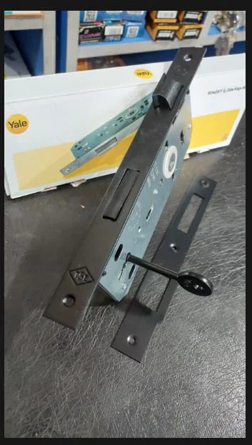 Yale Siyah 40mm Oda Kilidi 9040 Kare