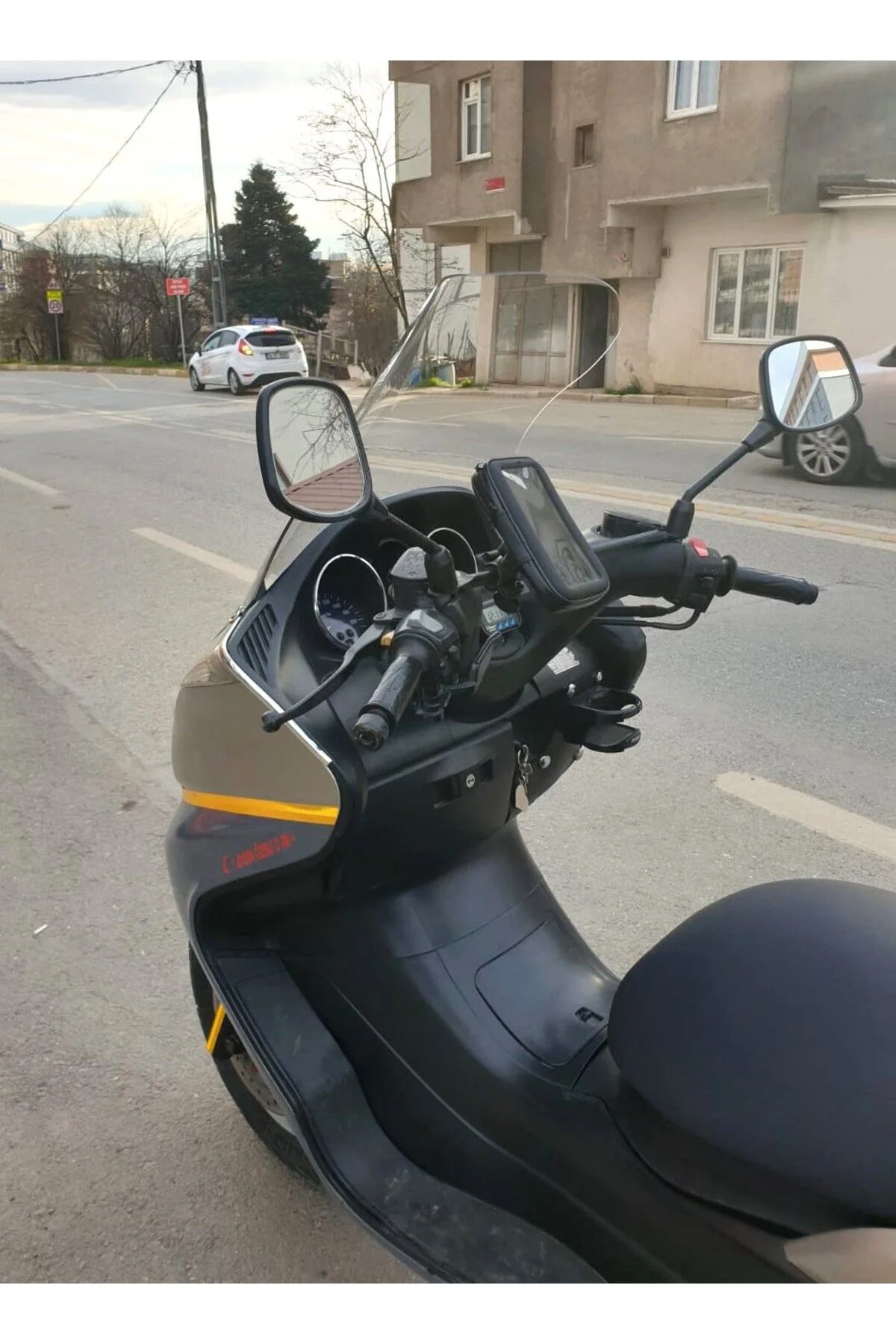 Yamaha Majesty 400 Ön Cam 2003-2015 Model 68cm Şeffaf Renkli 4mm