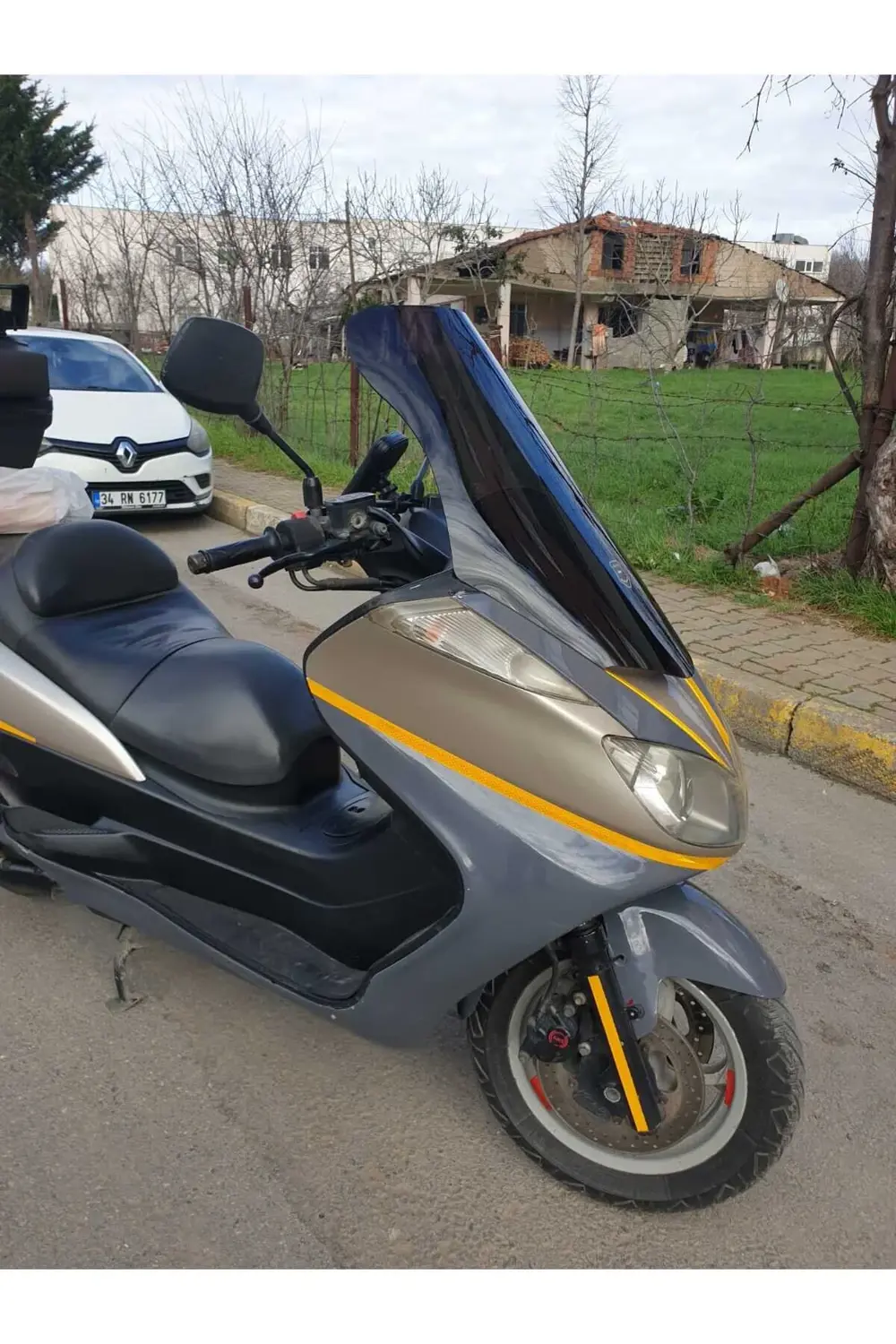 Yamaha Majesty 400 Ön Cam 2005 2006 Model 68cm Siyah Renkli 4mm