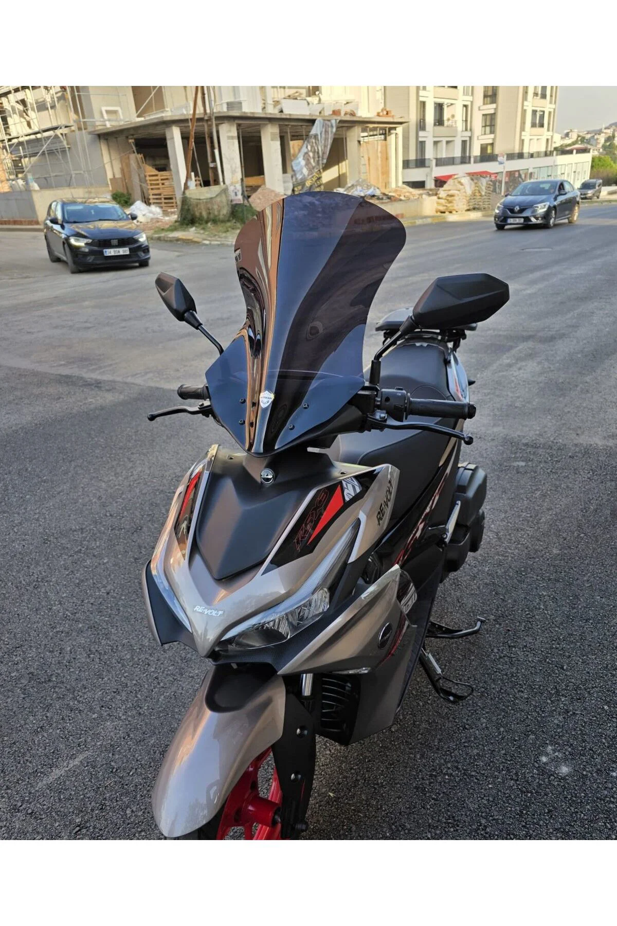Yamaha MiO Aerox 125 Ön Cam 54cm Siyah Renkli 4mm
