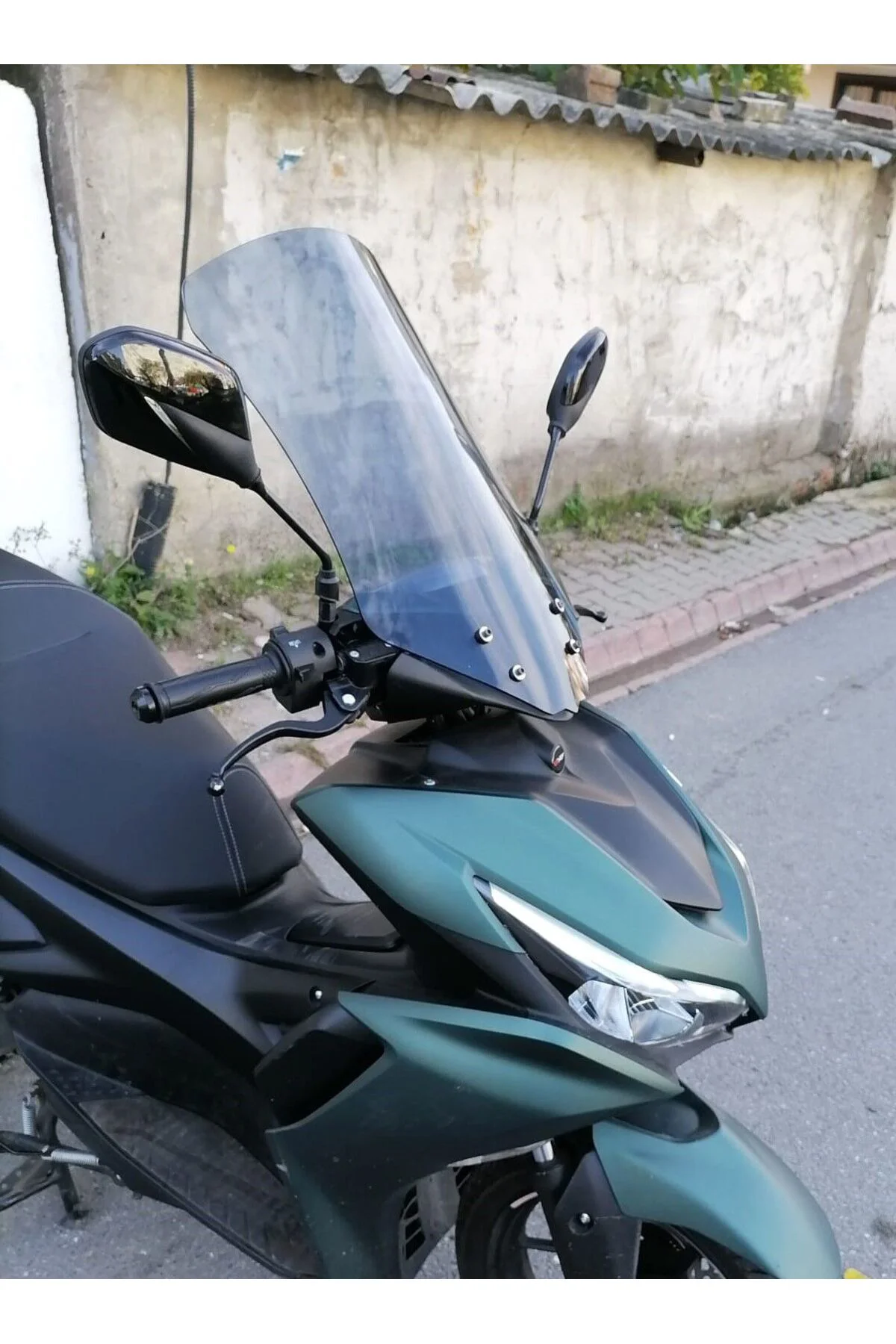 Yamaha Mio Aerox 125 Ön Cam 2023-2026 Model 54cm Füme Renkli 4mm