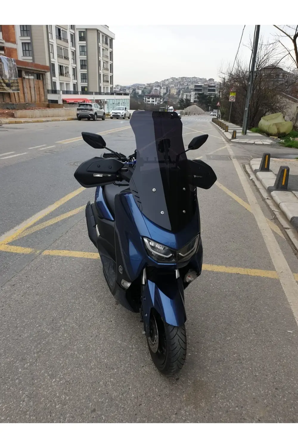 Yamaha Nmax Ön Cam 2021-2024 Model 72cm Siyah Renkli 4mm UZUN