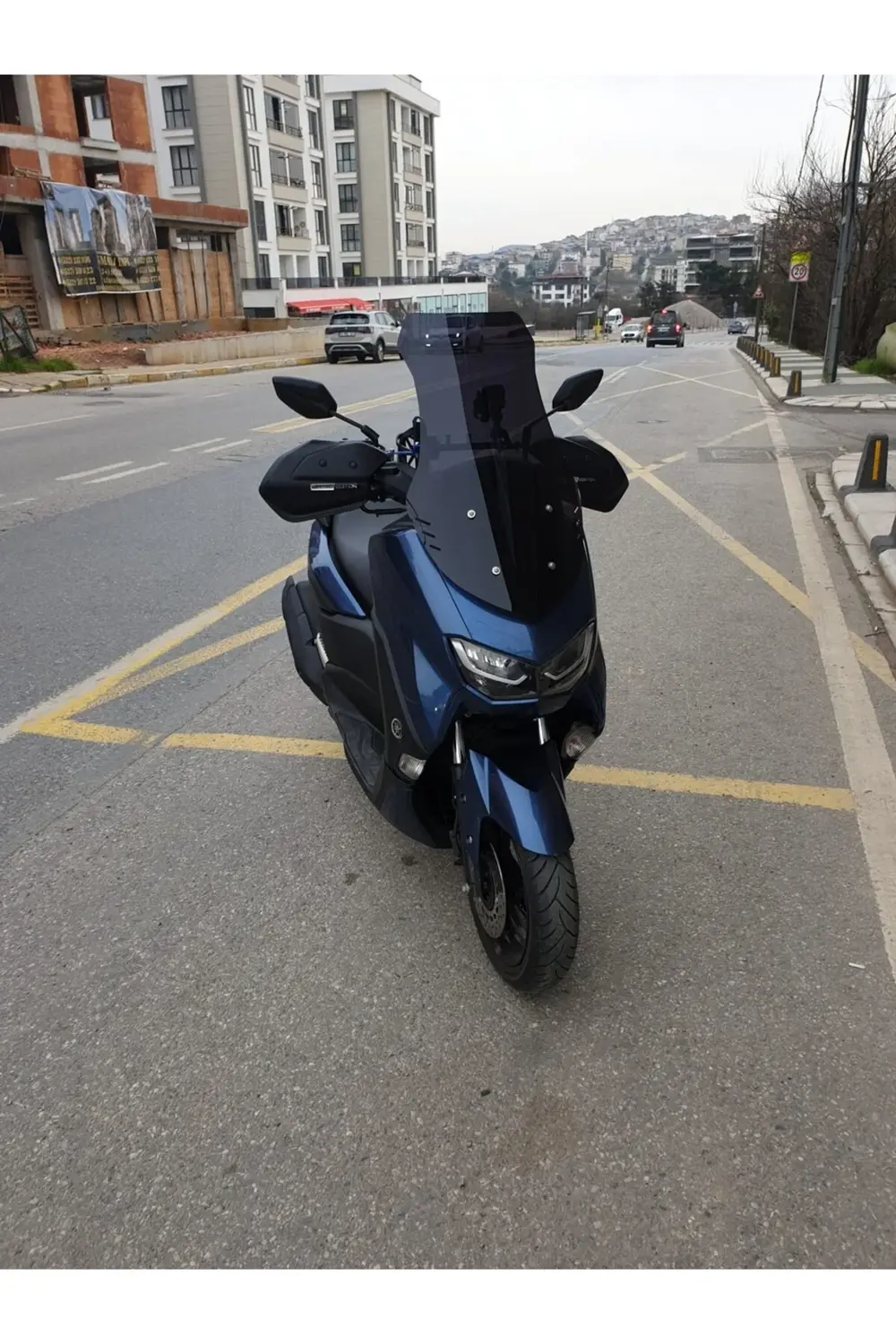 Yamaha Nmax Ön Cam 2021-2024 Model 72cm Siyah Renkli 4mm UZUN