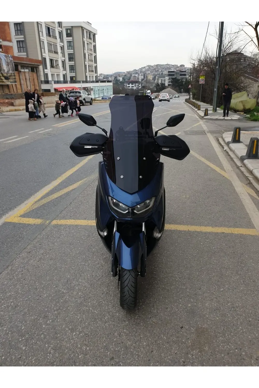 Yamaha Nmax Ön Cam 2021-2024 Model 72cm Siyah Renkli 4mm UZUN